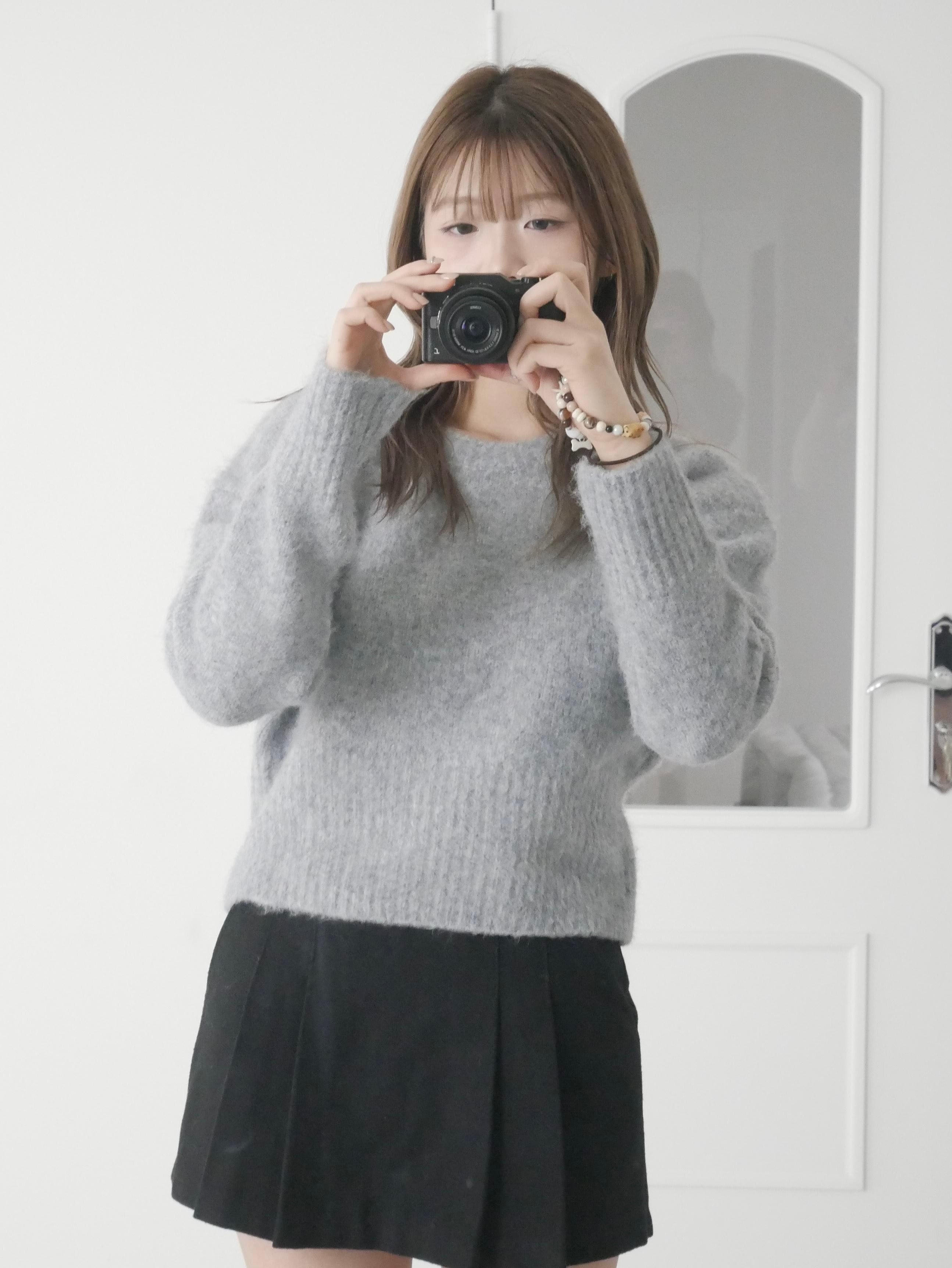 奶霧柔感針織上衣 Creamy Soft Round-Neck Knit Top