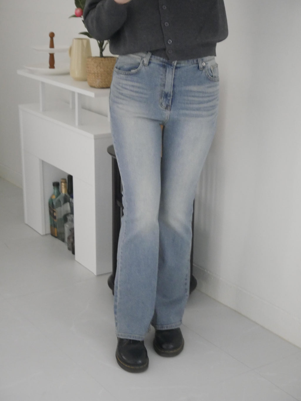 復古中淺藍微喇叭牛仔褲 Vintage Light Blue Mini Flared Jeans