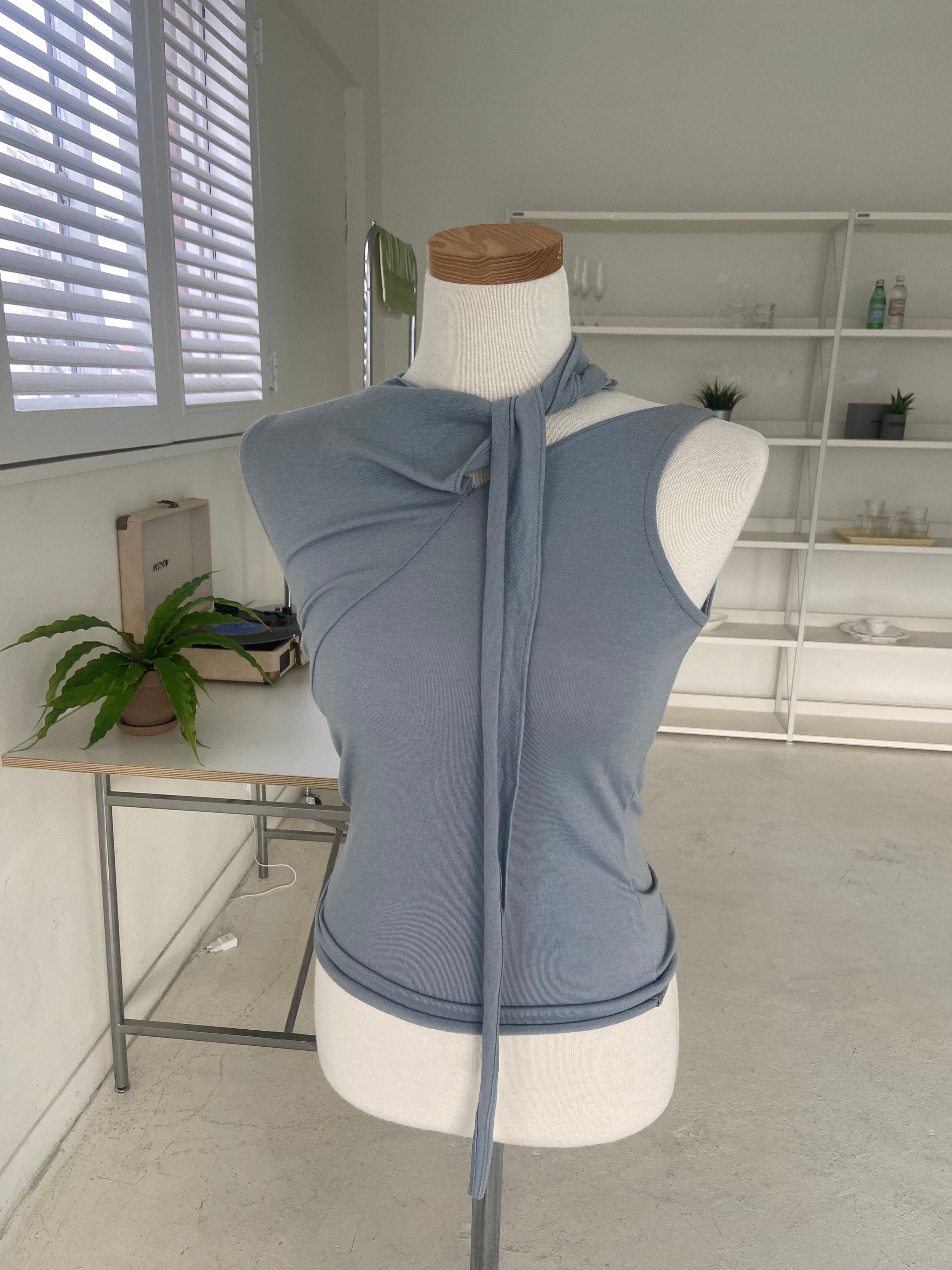 【設計感】不對稱圍巾綁帶背心 Scarf Detail Sleeveless Top