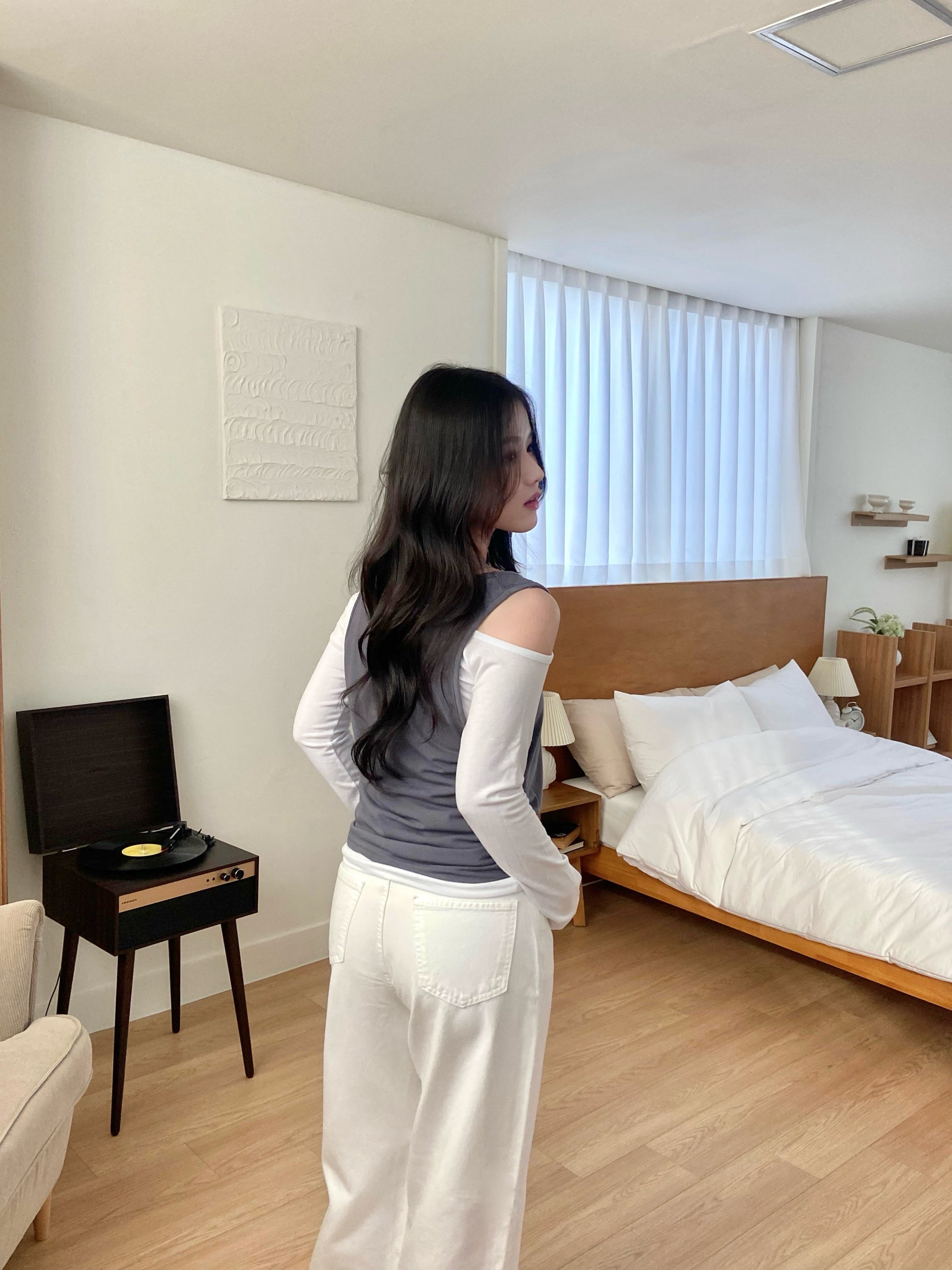 (超舒服!)輕薄露肩打底＋背心set  Lightweight Off-Shoulder Layered Vest Set