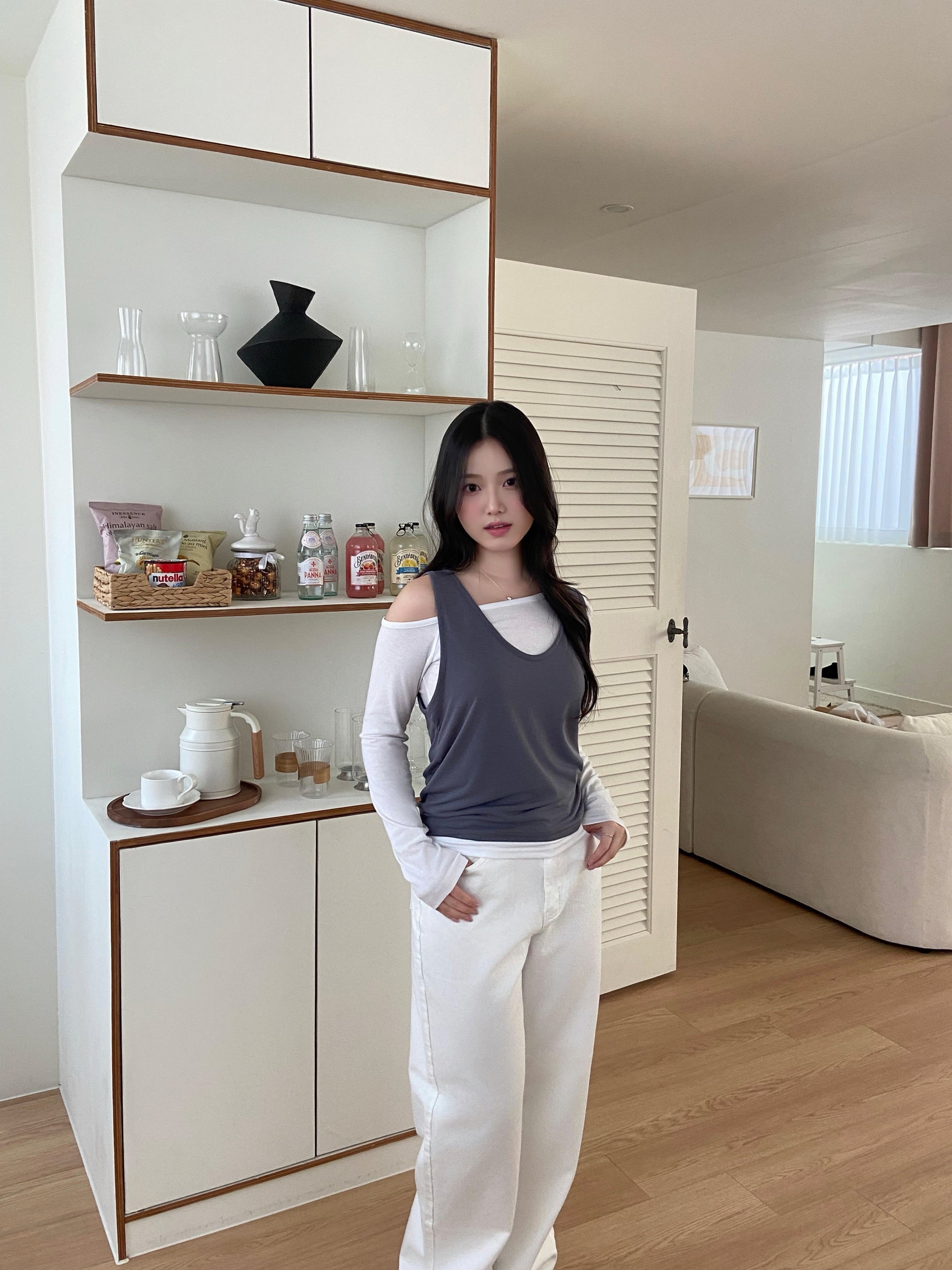 (超舒服!)輕薄露肩打底＋背心set  Lightweight Off-Shoulder Layered Vest Set