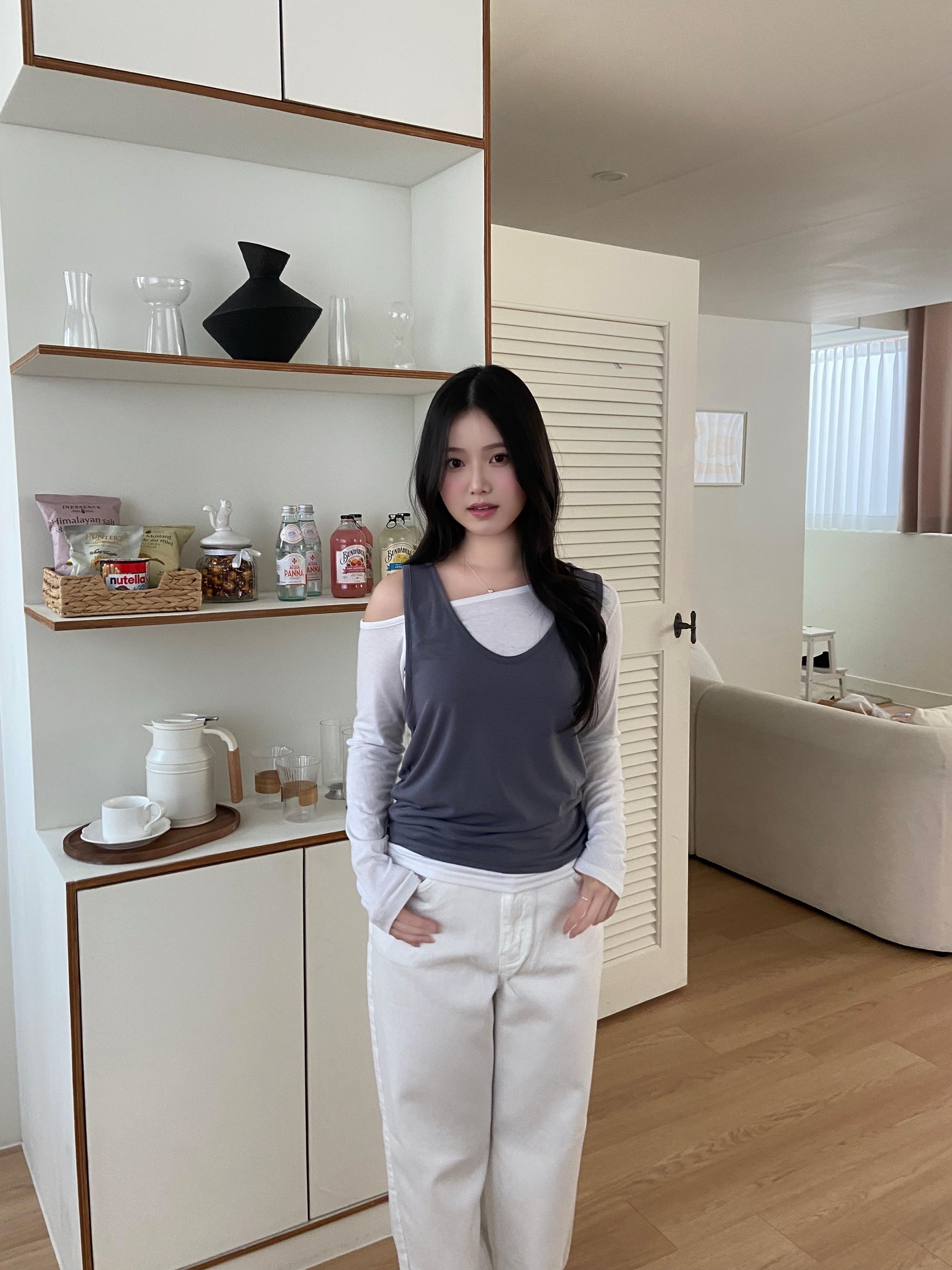 (超舒服!)輕薄露肩打底＋背心set  Lightweight Off-Shoulder Layered Vest Set