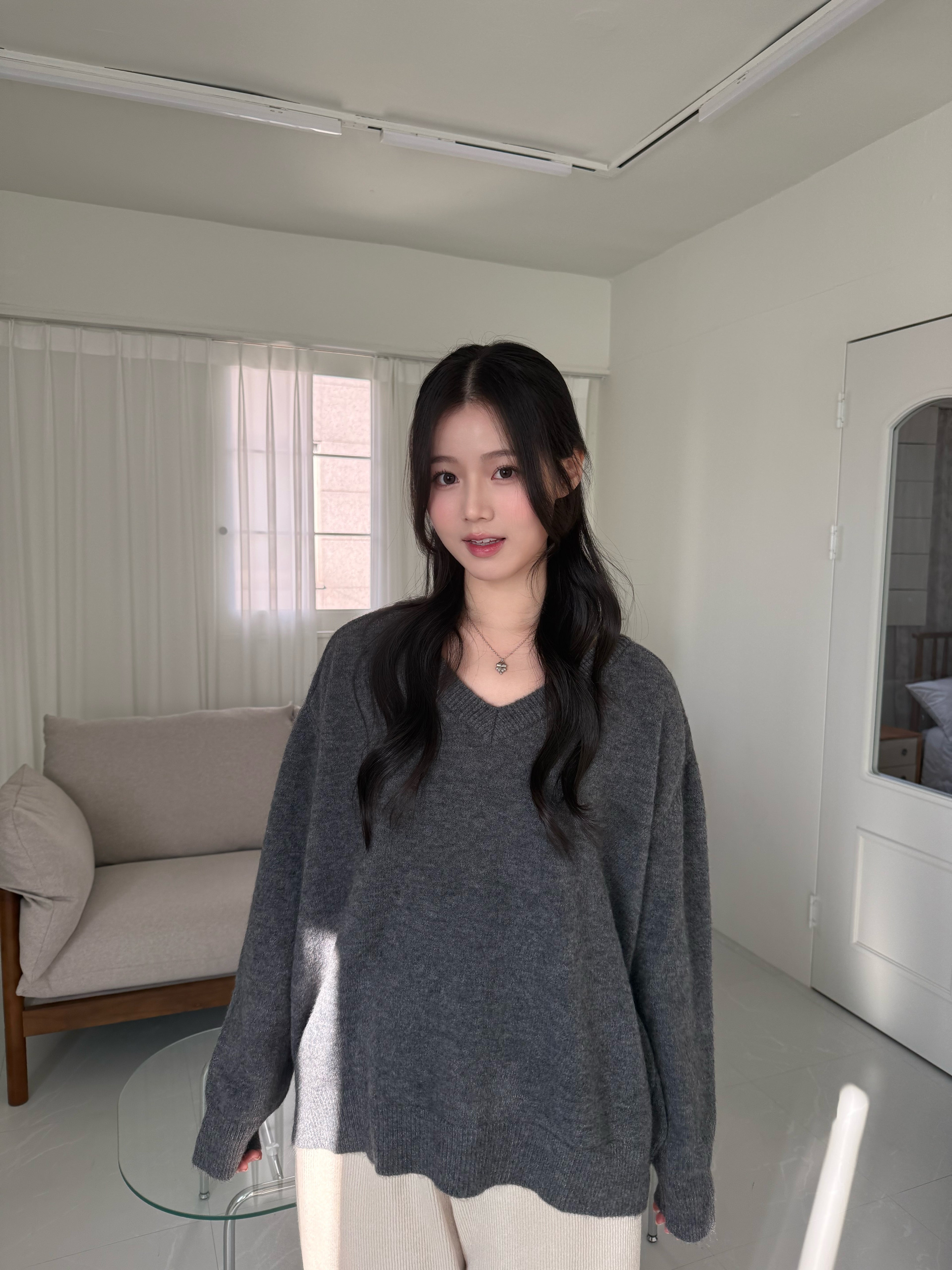V 領針織上衣 Soft-Touch Essential V-Neck Knit