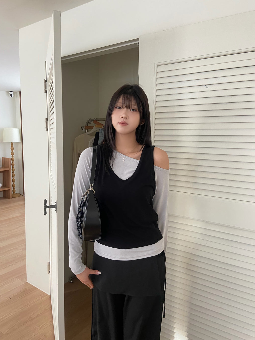 (超舒服!)輕薄露肩打底＋背心set  Lightweight Off-Shoulder Layered Vest Set