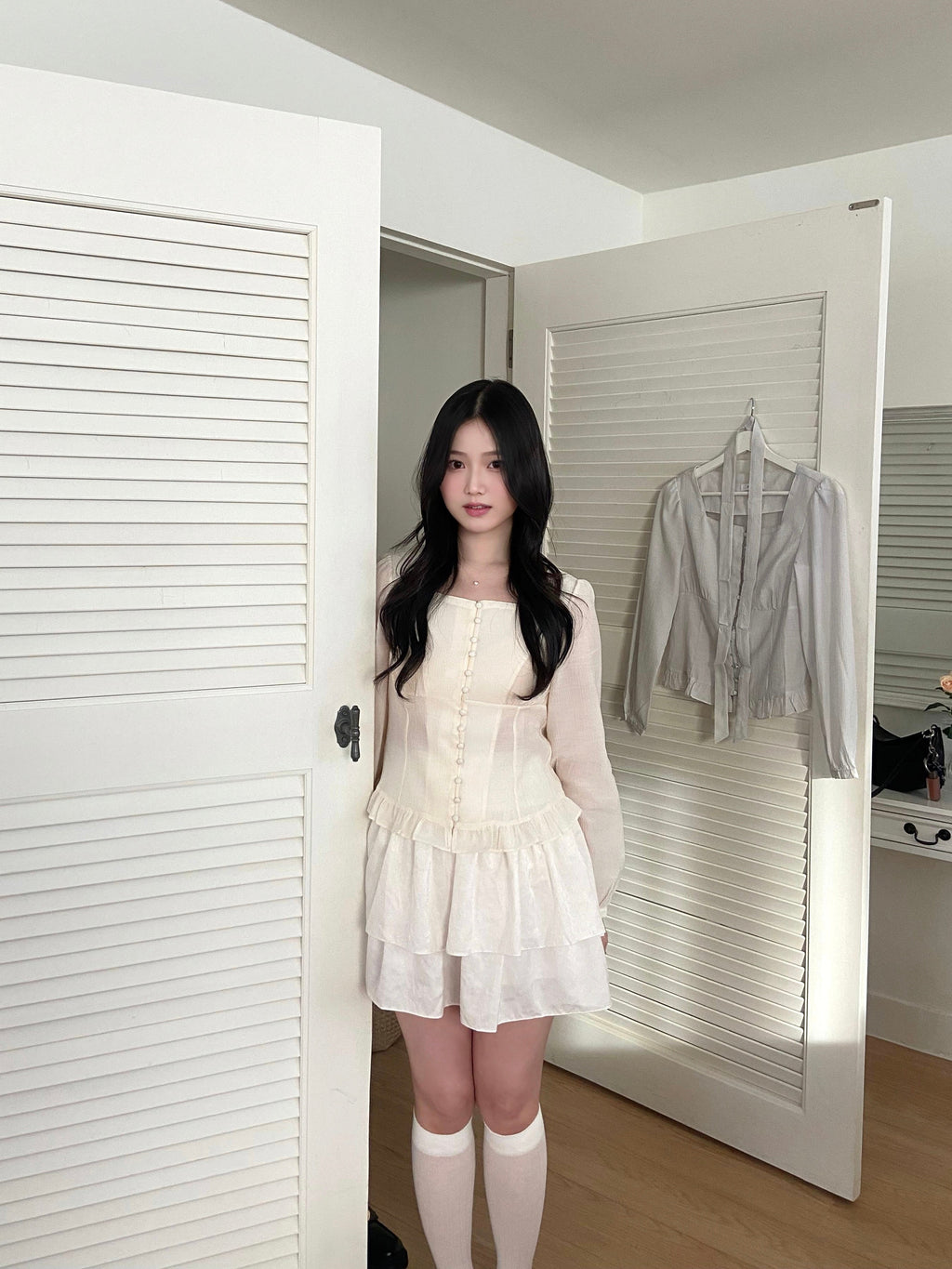 (氣質up!)輕柔雪紡排鈕blouse	Petal Button Chiffon Blouse