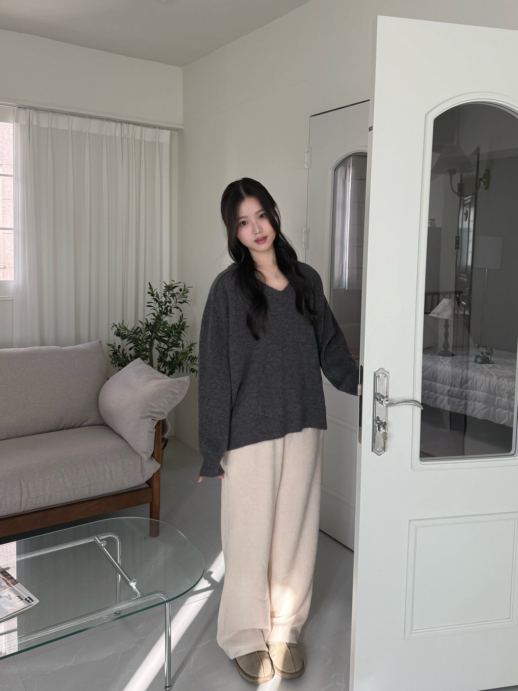 V 領針織上衣 Soft-Touch Essential V-Neck Knit