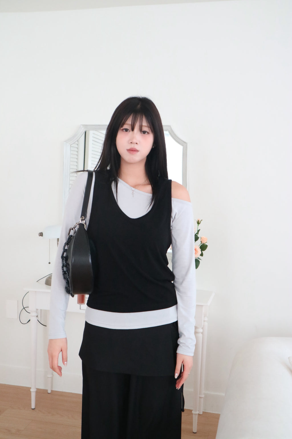 (超舒服!)輕薄露肩打底＋背心set  Lightweight Off-Shoulder Layered Vest Set