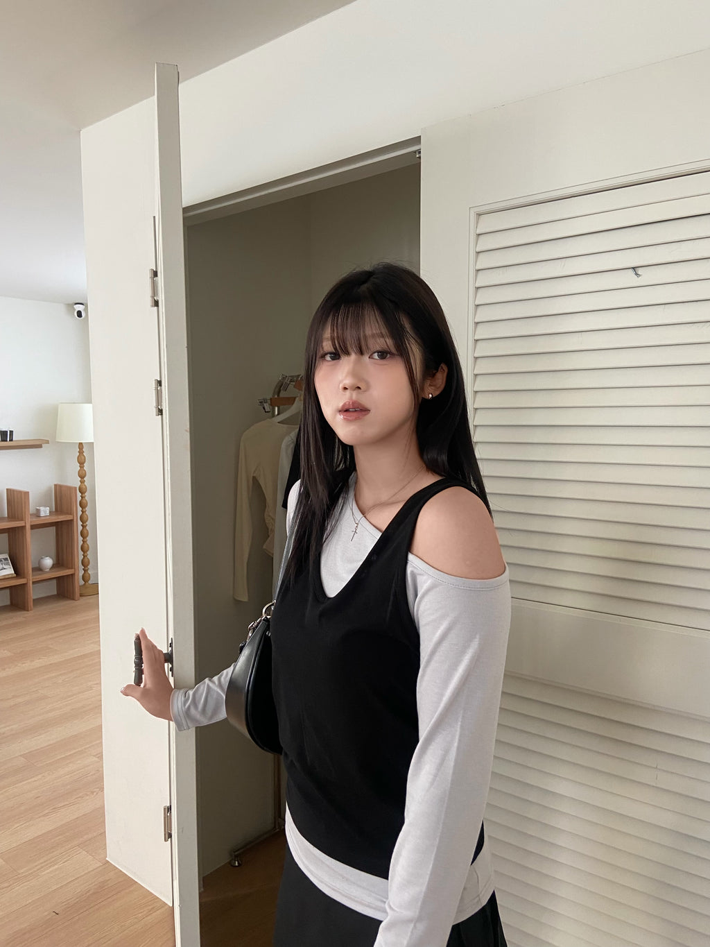 (超舒服!)輕薄露肩打底＋背心set  Lightweight Off-Shoulder Layered Vest Set
