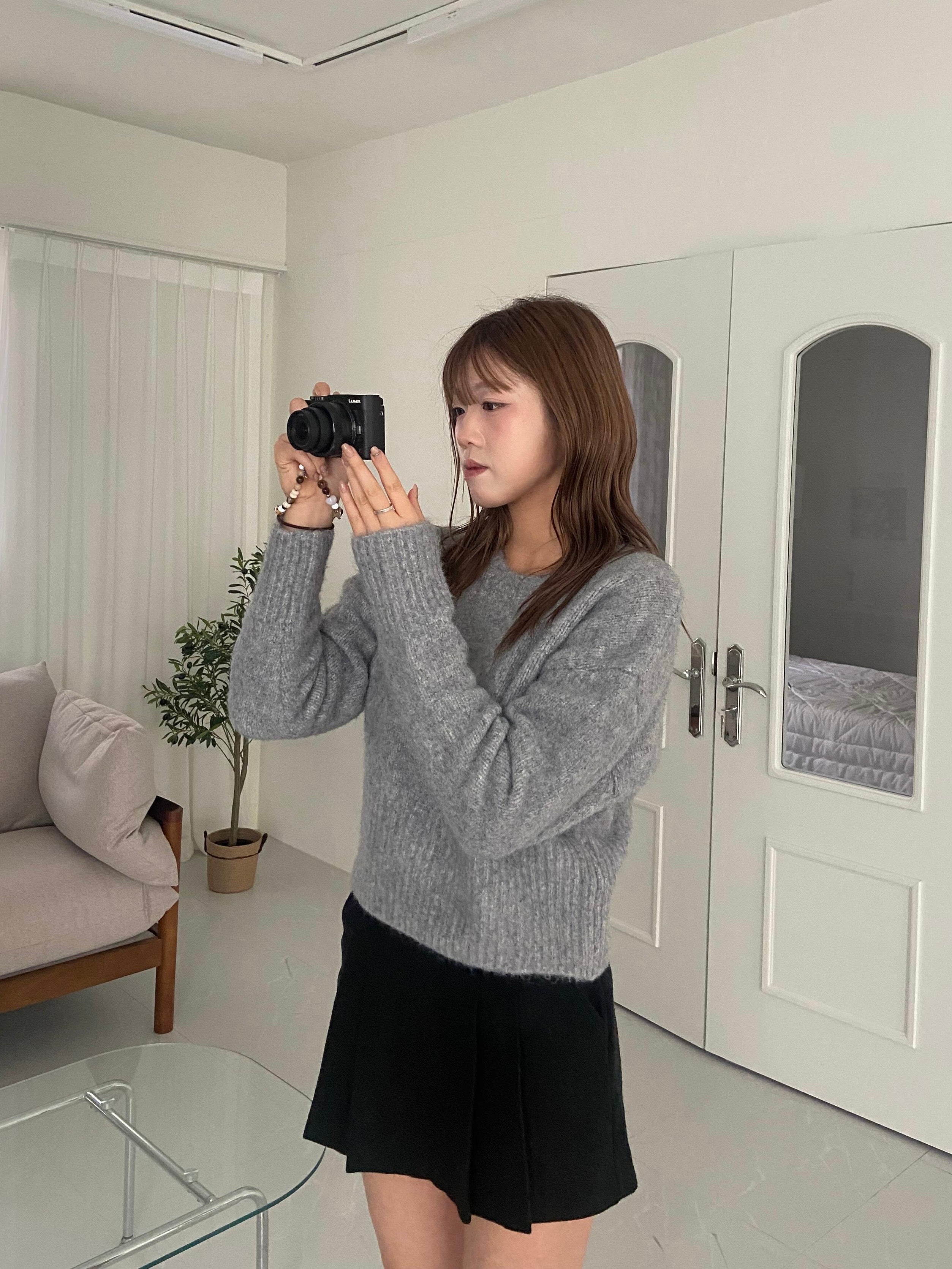 奶霧柔感針織上衣 Creamy Soft Round-Neck Knit Top