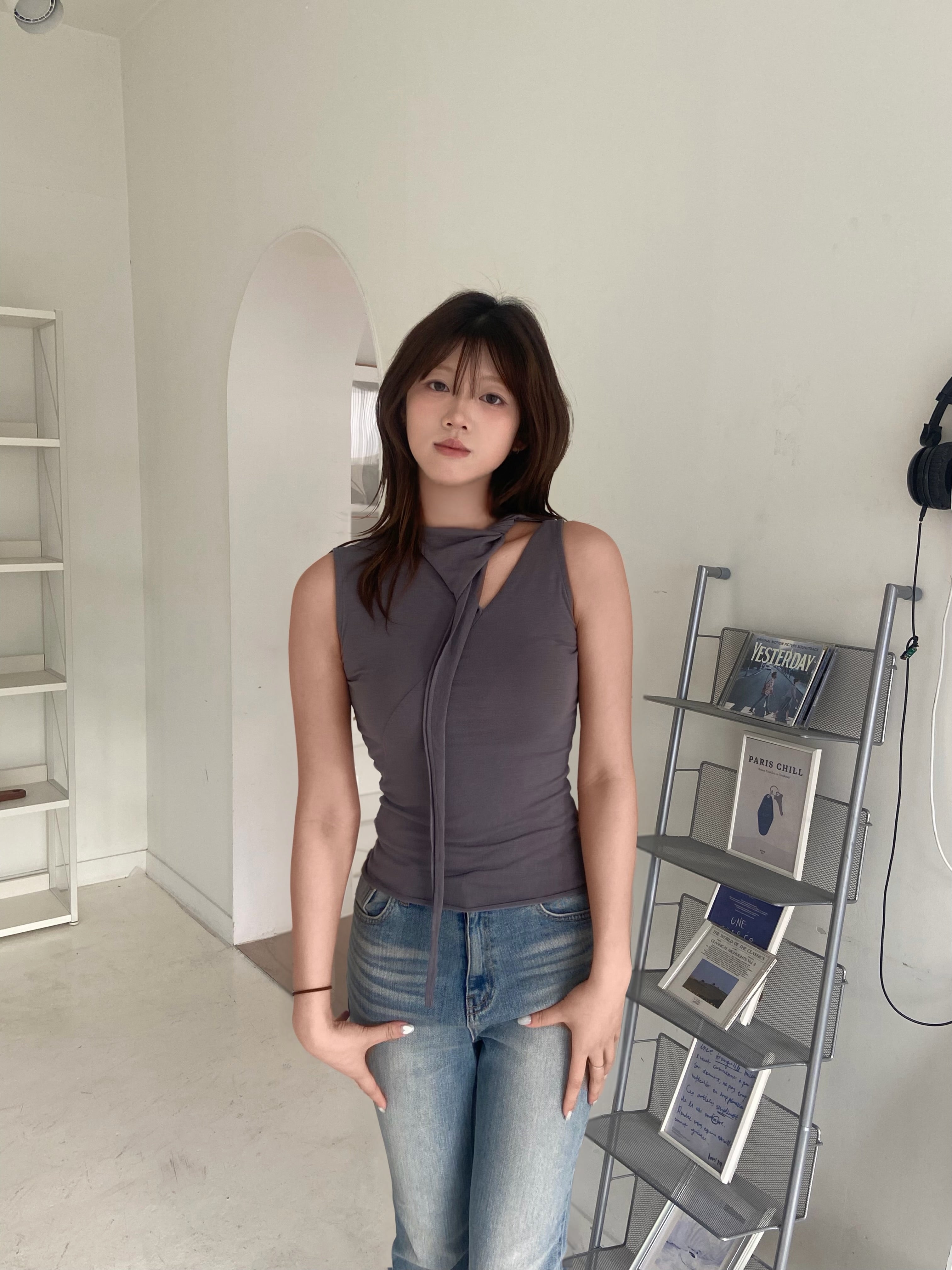 【設計感】不對稱圍巾綁帶背心 Scarf Detail Sleeveless Top