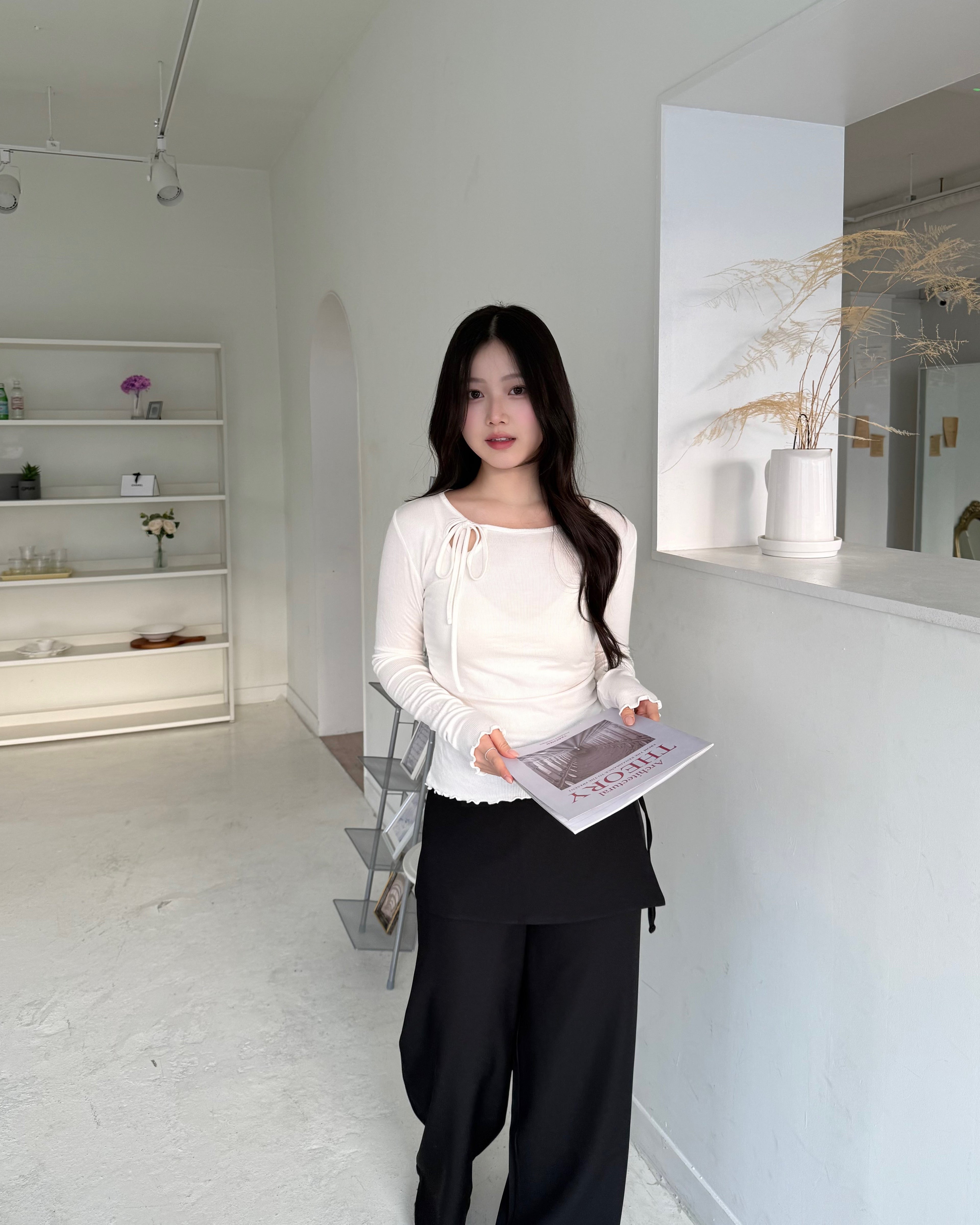 【輕薄質地】設計感鏤空不對稱top Asymmetric Tie Detail Top