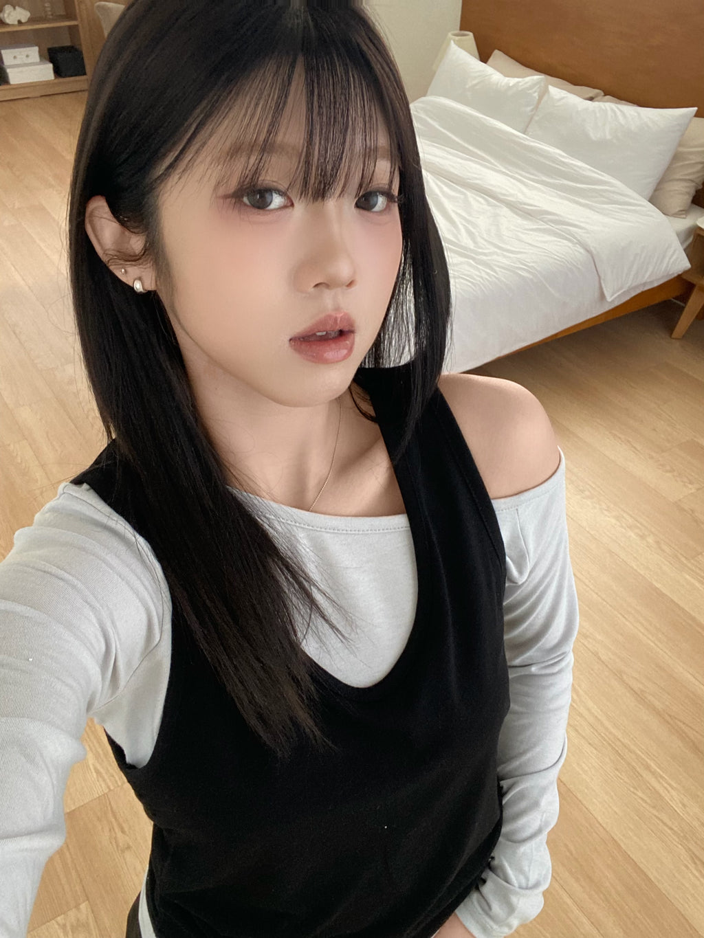 (超舒服!)輕薄露肩打底＋背心set  Lightweight Off-Shoulder Layered Vest Set