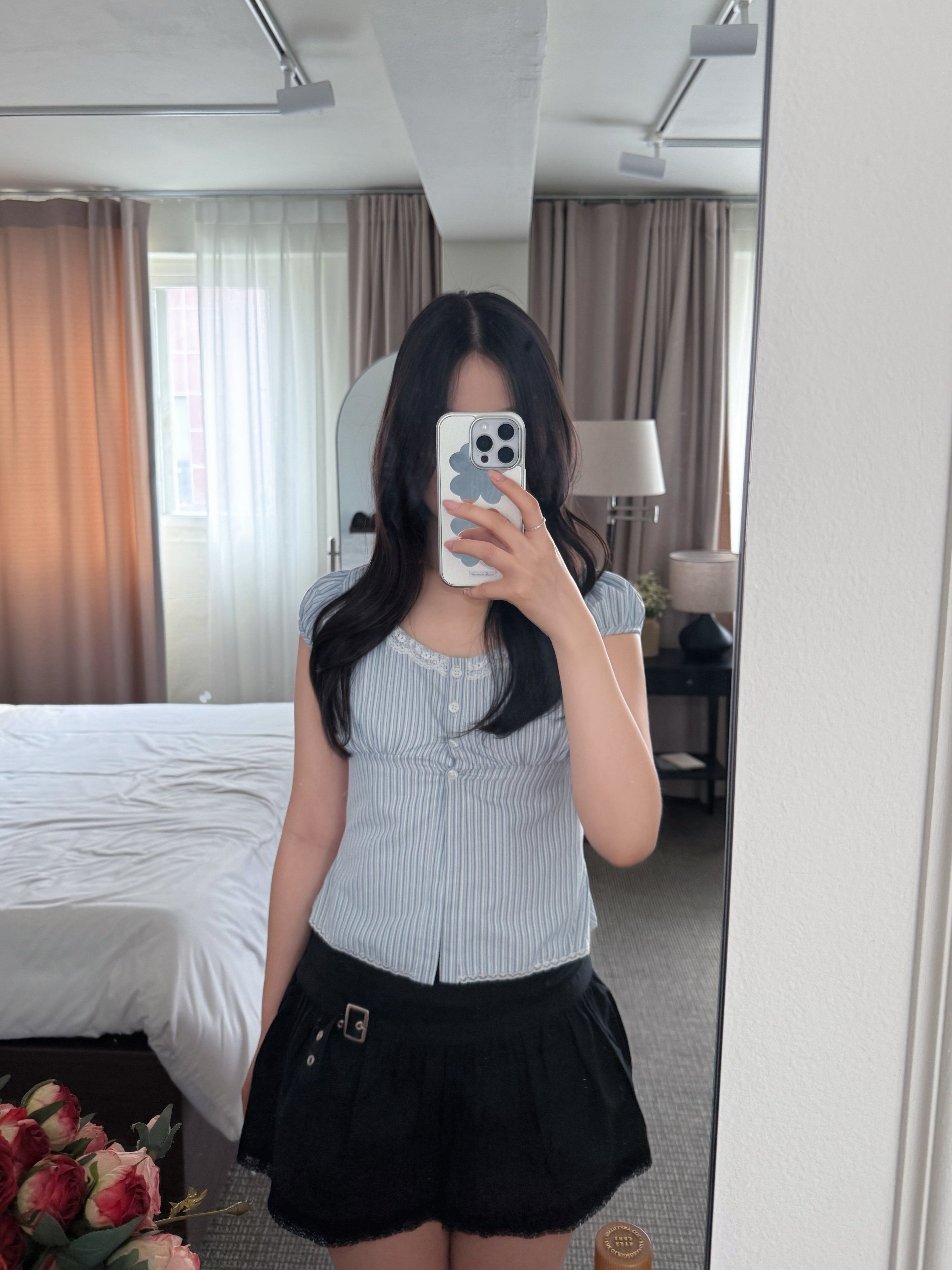 韓妹Lace滾邊細直紋blouse | Lace-trimmed Pinstripe Fitted blouse