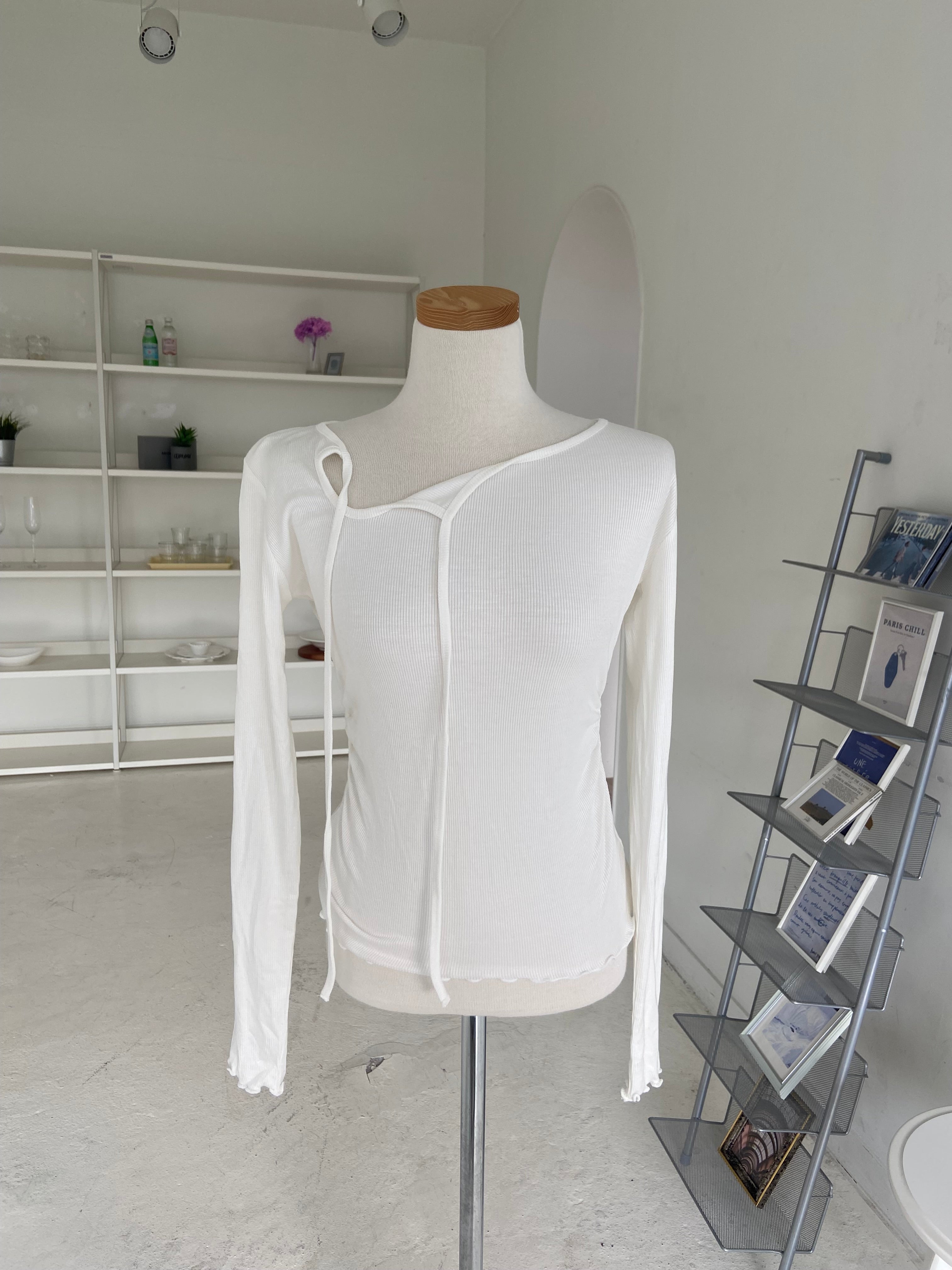 【輕薄質地】設計感鏤空不對稱top Asymmetric Tie Detail Top