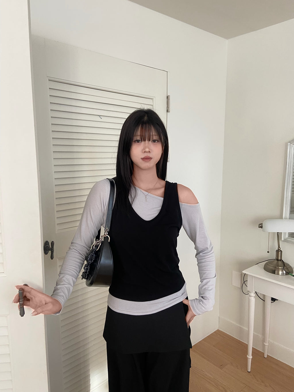 (超舒服!)輕薄露肩打底＋背心set  Lightweight Off-Shoulder Layered Vest Set