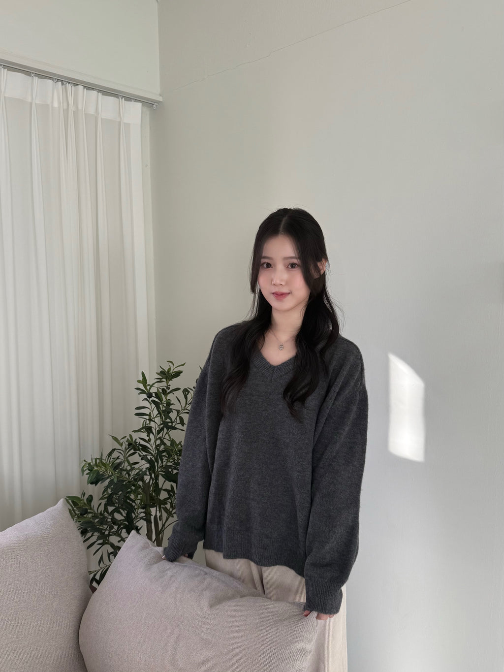 V 領針織上衣 Soft-Touch Essential V-Neck Knit
