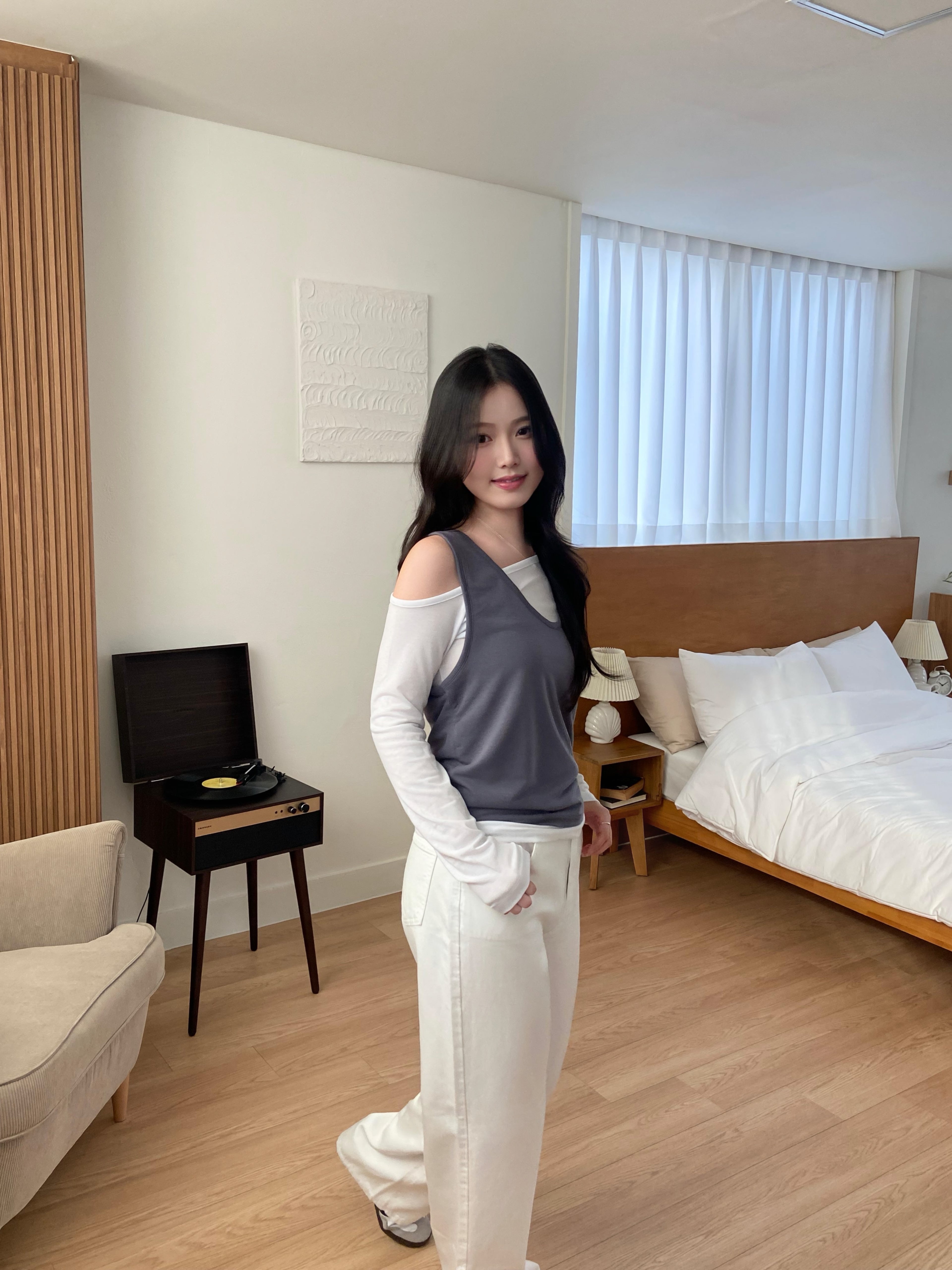 (超舒服!)輕薄露肩打底＋背心set  Lightweight Off-Shoulder Layered Vest Set