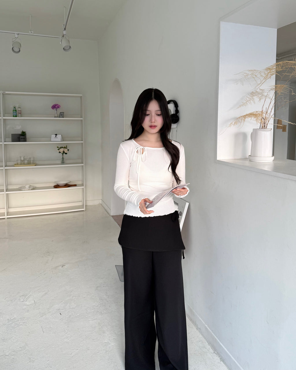 【輕薄質地】設計感鏤空不對稱top Asymmetric Tie Detail Top