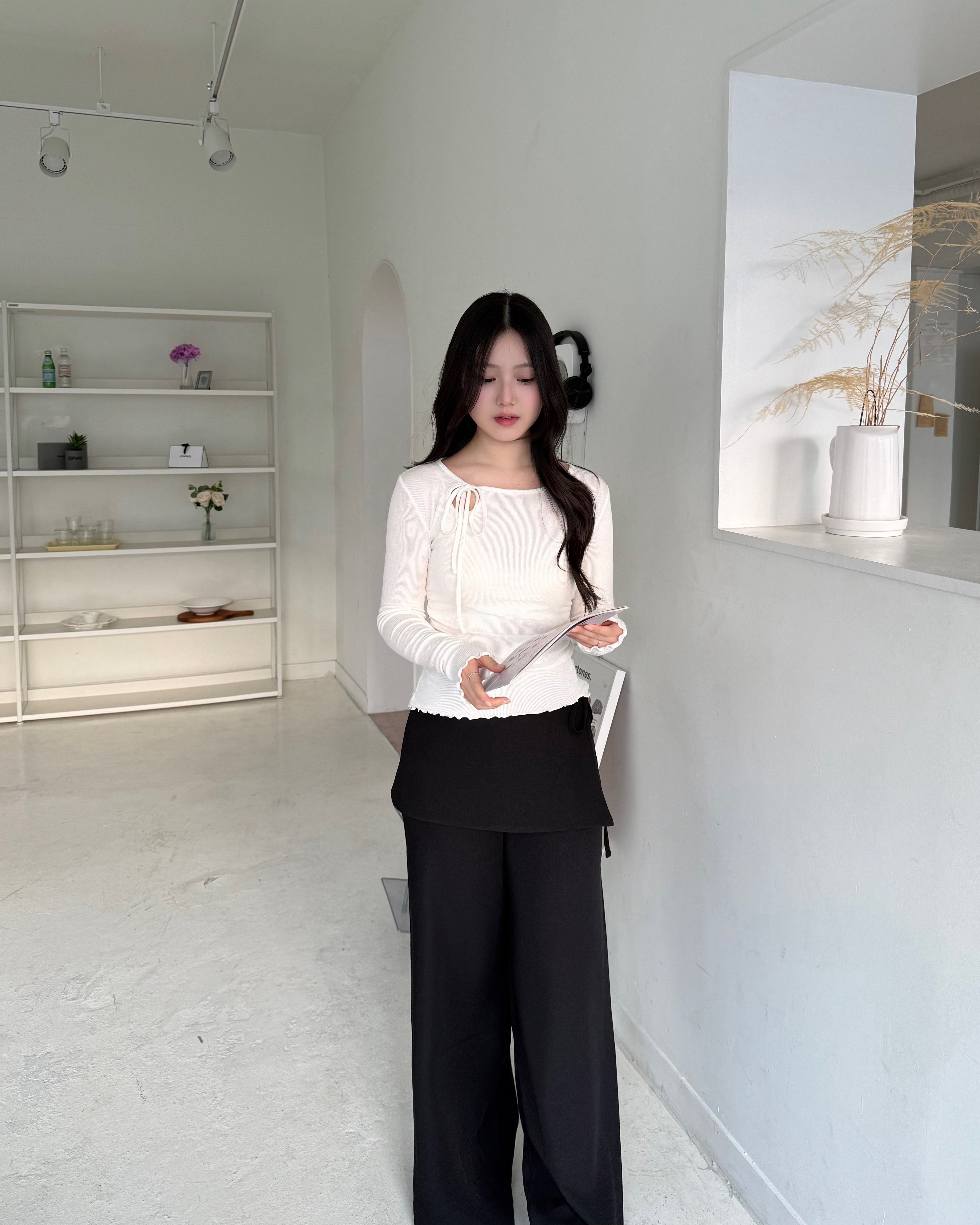 【輕薄質地】設計感鏤空不對稱top Asymmetric Tie Detail Top