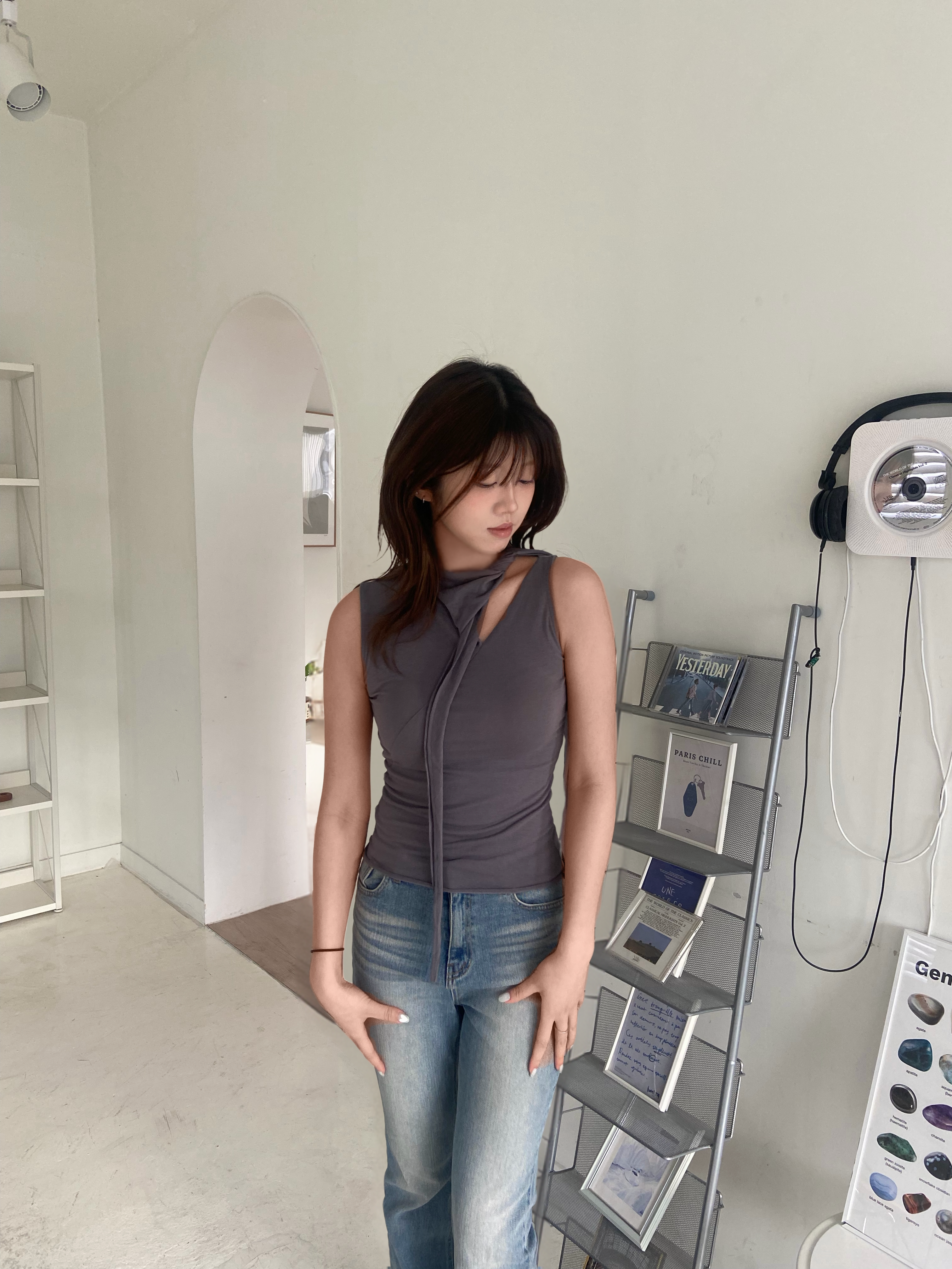 【設計感】不對稱圍巾綁帶背心 Scarf Detail Sleeveless Top