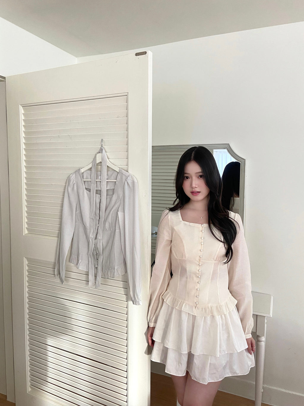 (氣質up!)輕柔雪紡排鈕blouse	Petal Button Chiffon Blouse