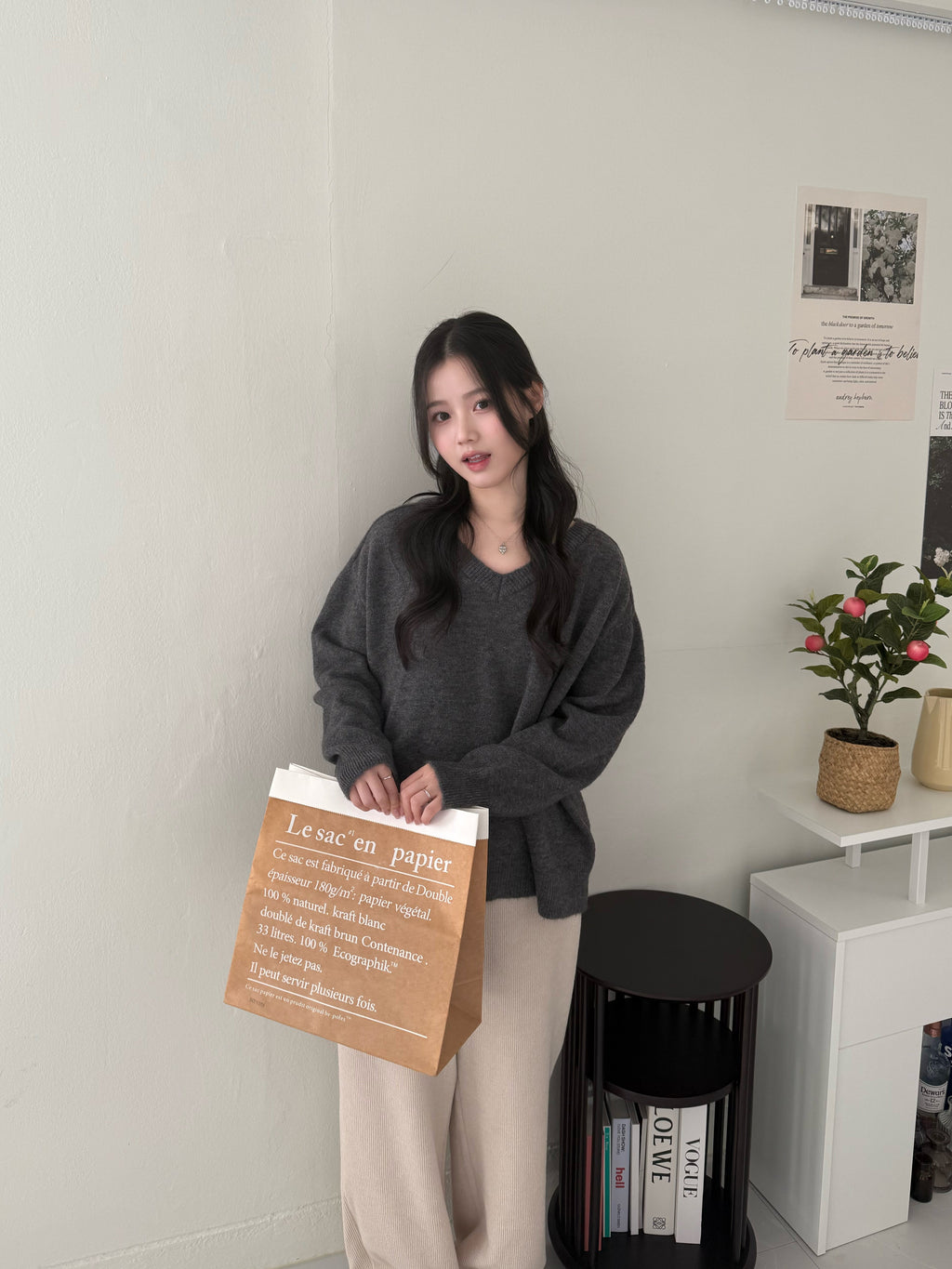 V 領針織上衣 Soft-Touch Essential V-Neck Knit