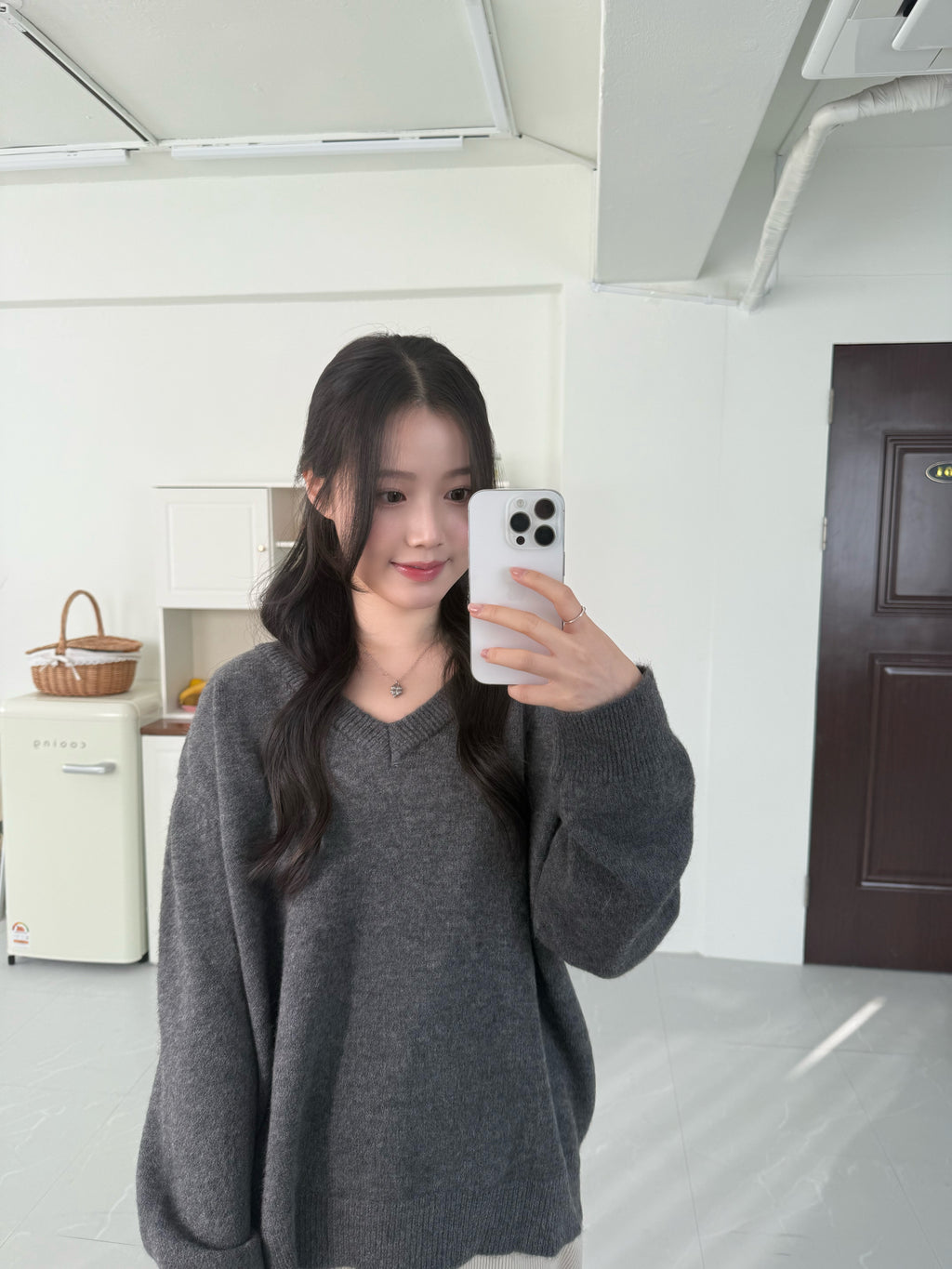 V 領針織上衣 Soft-Touch Essential V-Neck Knit
