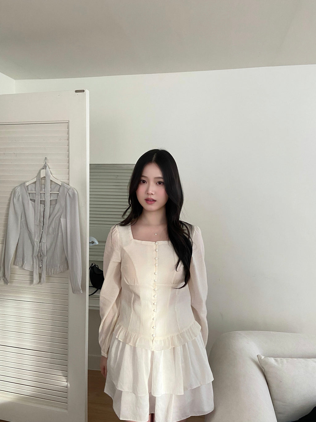 (氣質up!)輕柔雪紡排鈕blouse	Petal Button Chiffon Blouse