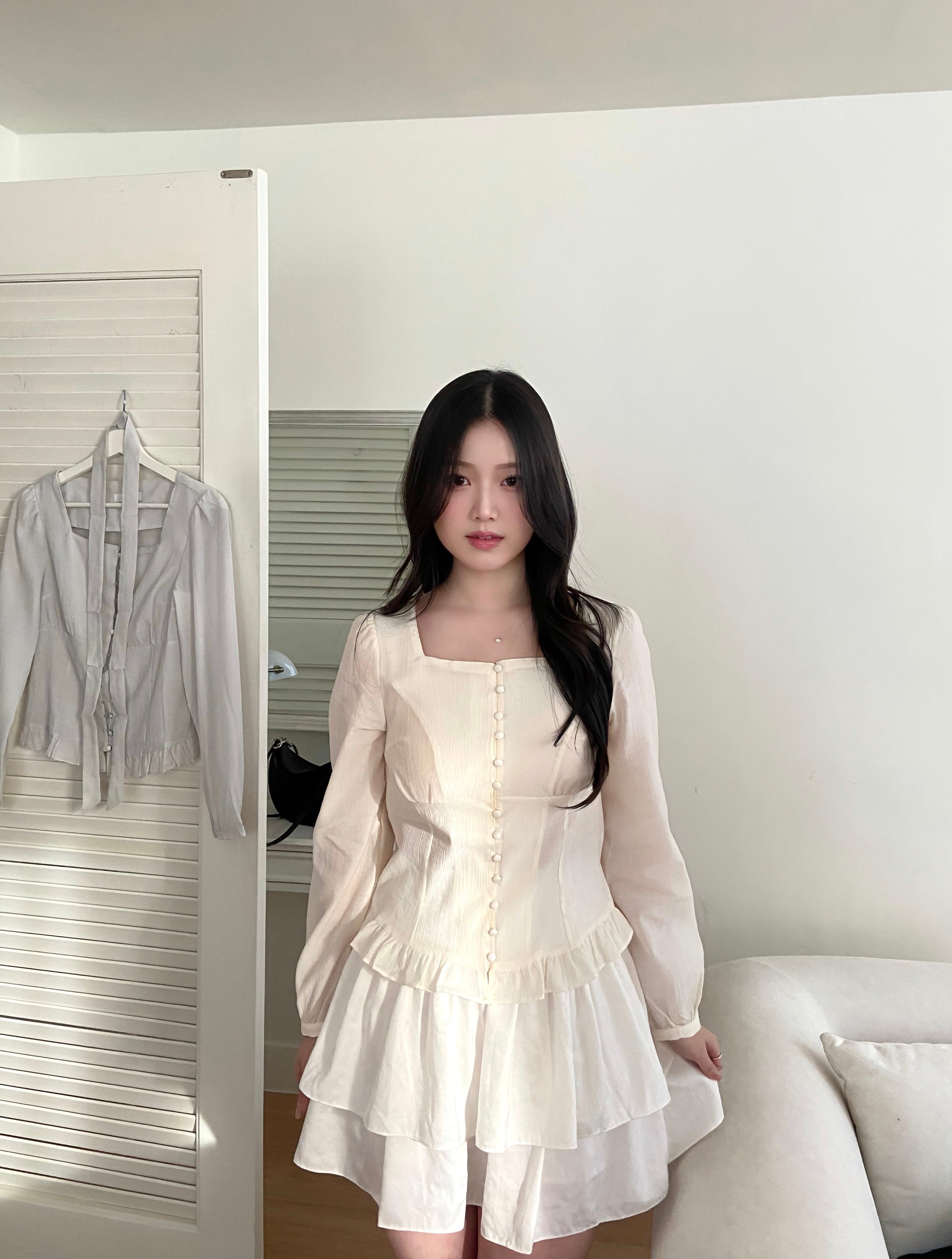(氣質up!)輕柔雪紡排鈕blouse	Petal Button Chiffon Blouse