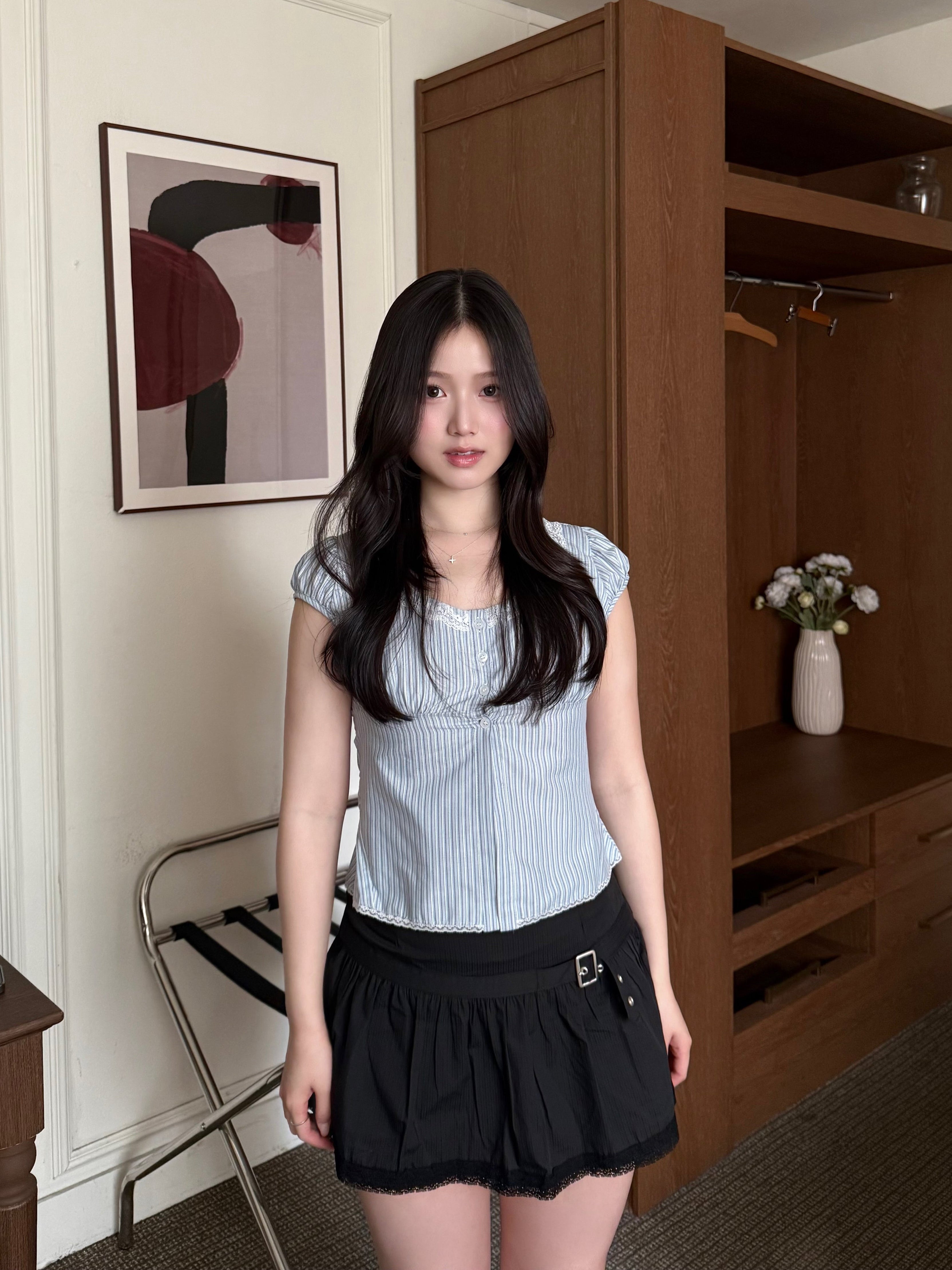 韓妹Lace滾邊細直紋blouse | Lace-trimmed Pinstripe Fitted blouse