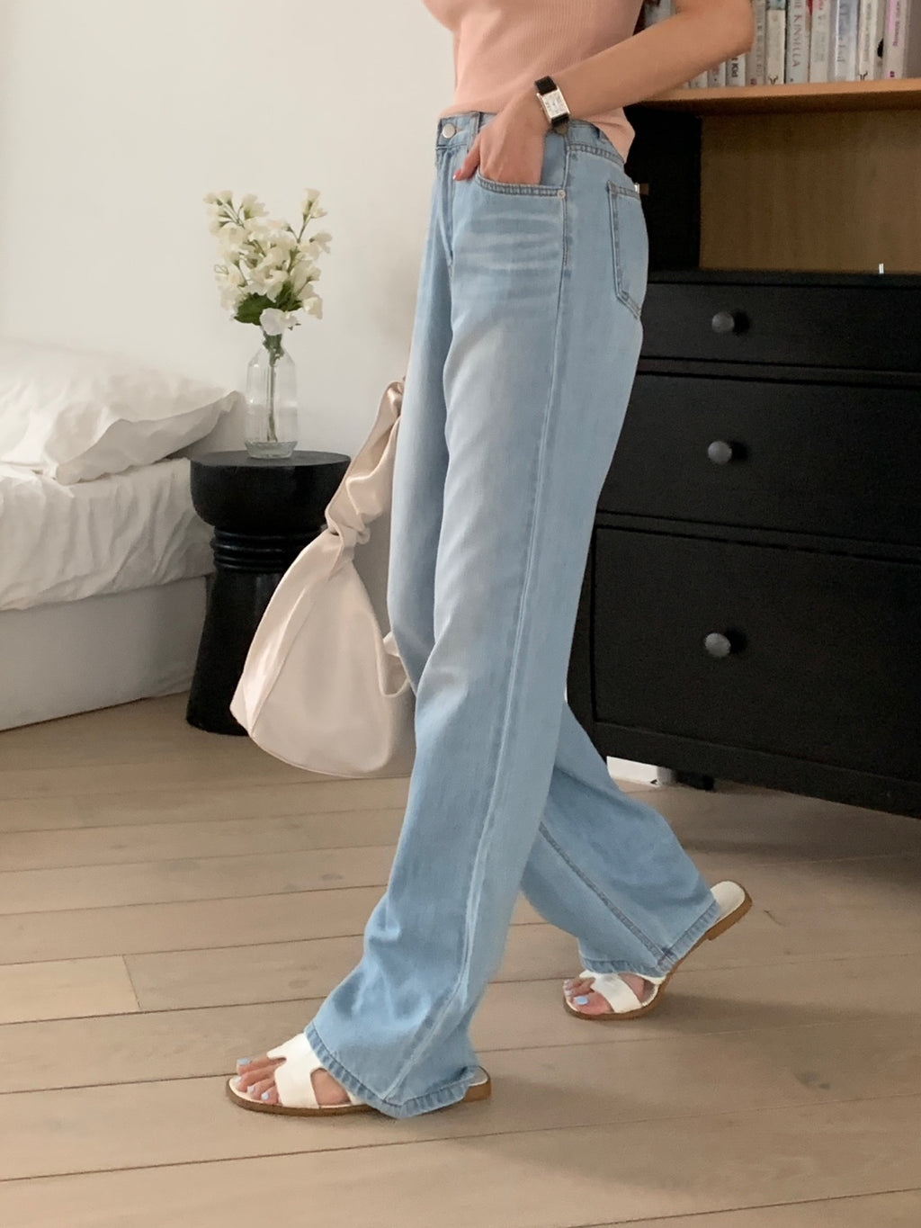 (春夏必備!!) 高腰淺藍直筒薄身牛仔褲 High-Waist Light Blue Straight Jeans