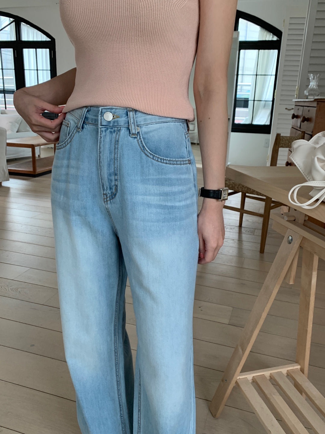 (春夏必備!!) 高腰淺藍直筒薄身牛仔褲 High-Waist Light Blue Straight Jeans