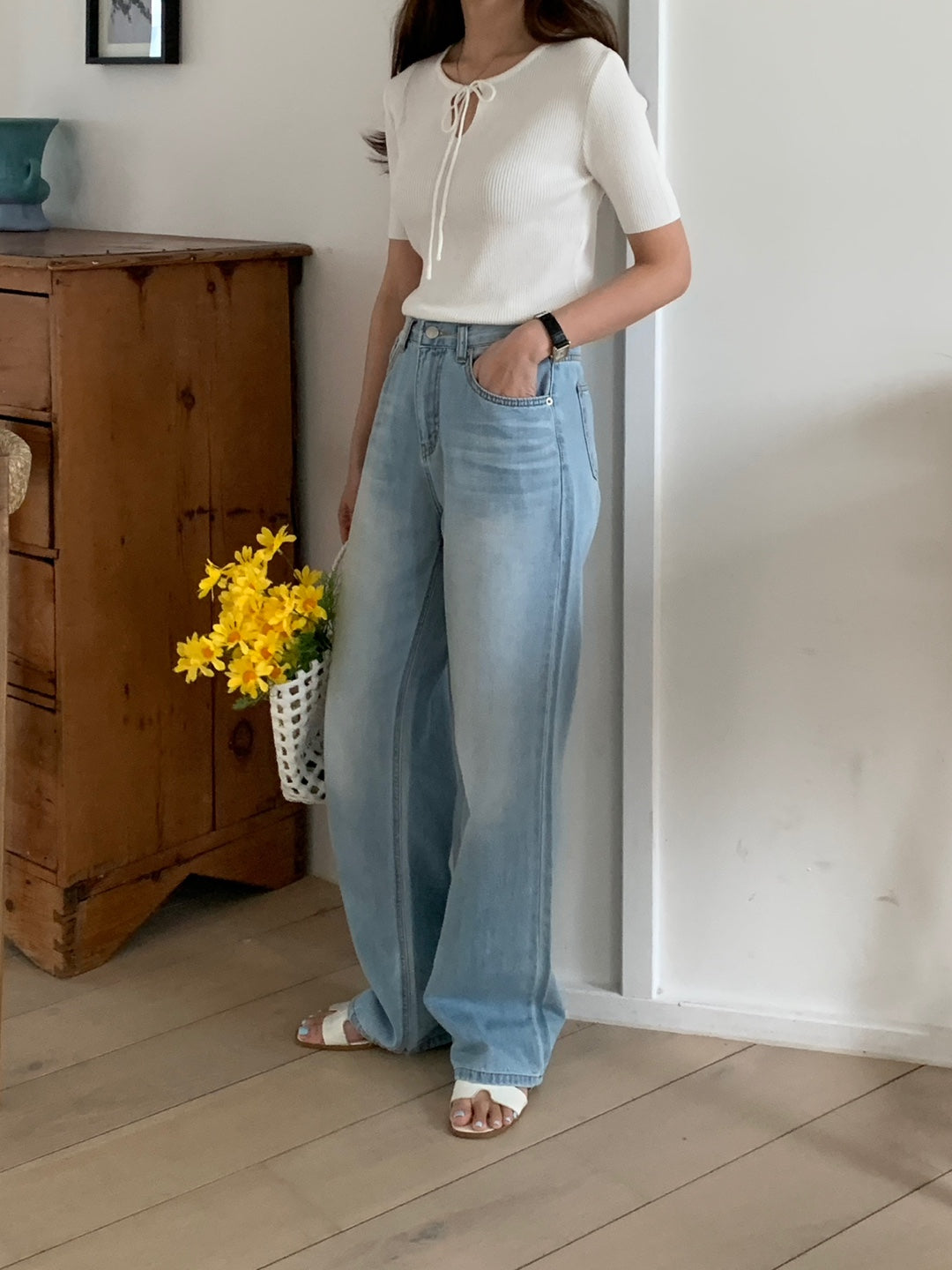 (春夏必備!!) 高腰淺藍直筒薄身牛仔褲 High-Waist Light Blue Straight Jeans