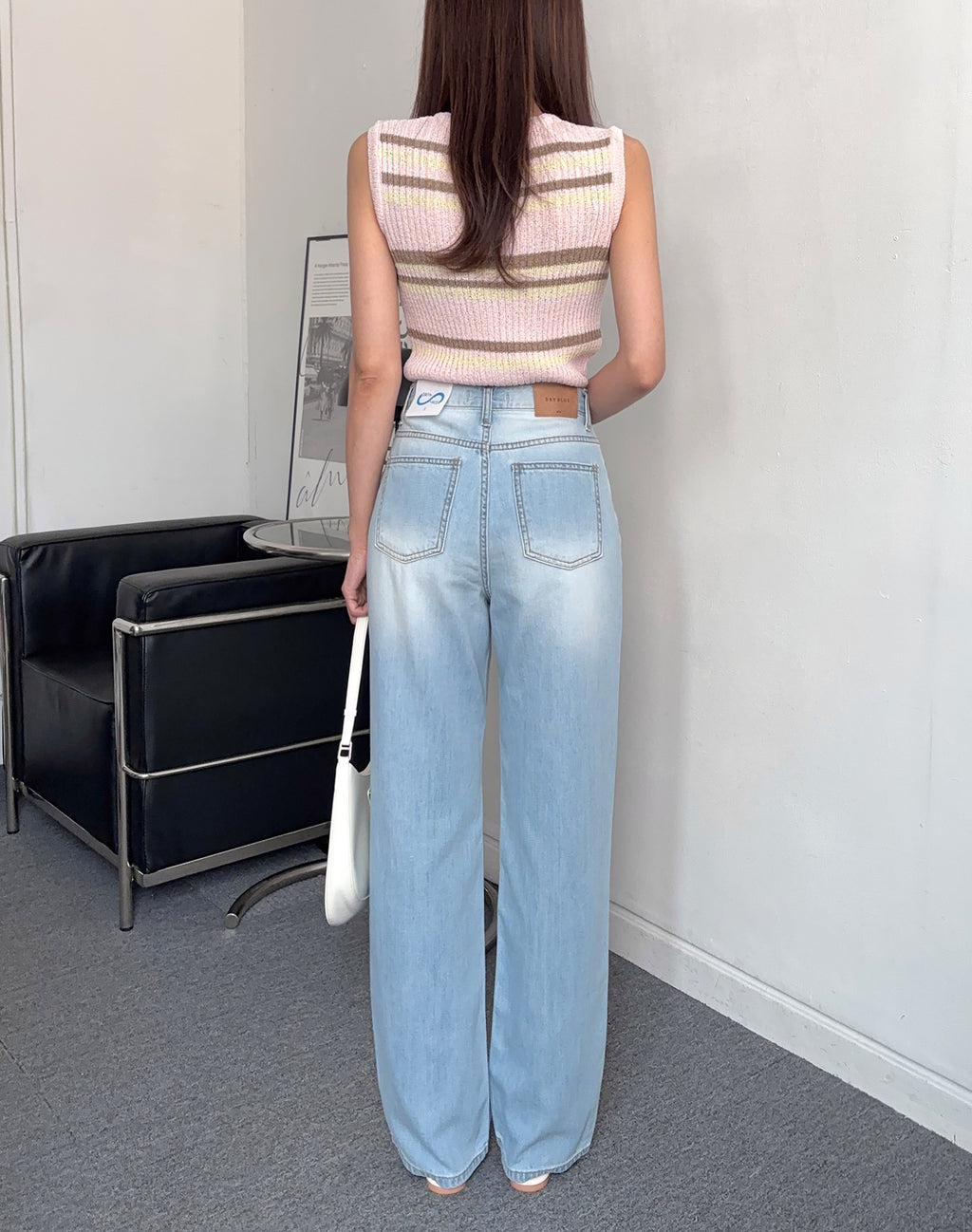(春夏必備!!) 高腰淺藍直筒薄身牛仔褲 High-Waist Light Blue Straight Jeans