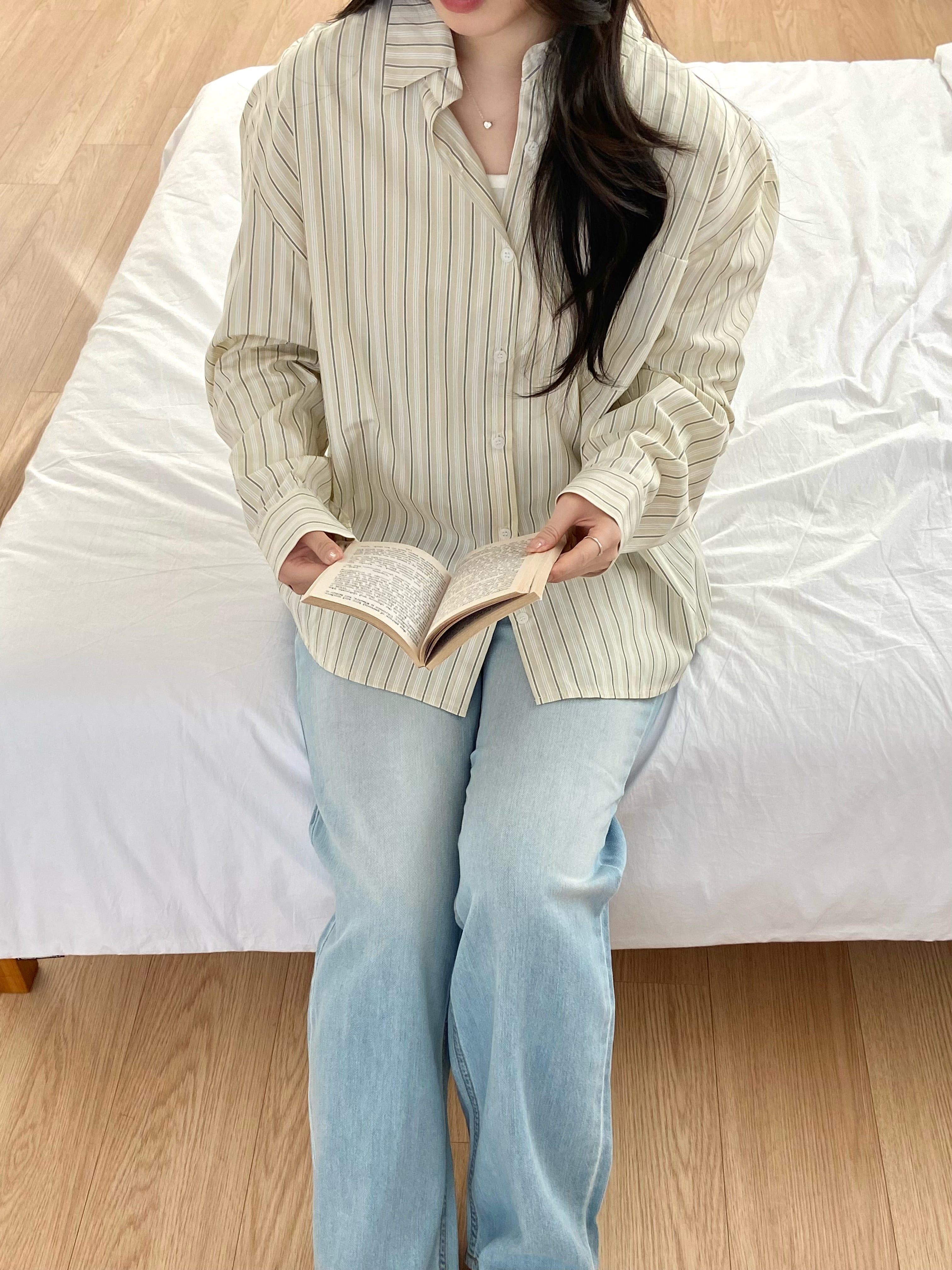 (春夏必備!!) 高腰淺藍直筒薄身牛仔褲 High-Waist Light Blue Straight Jeans