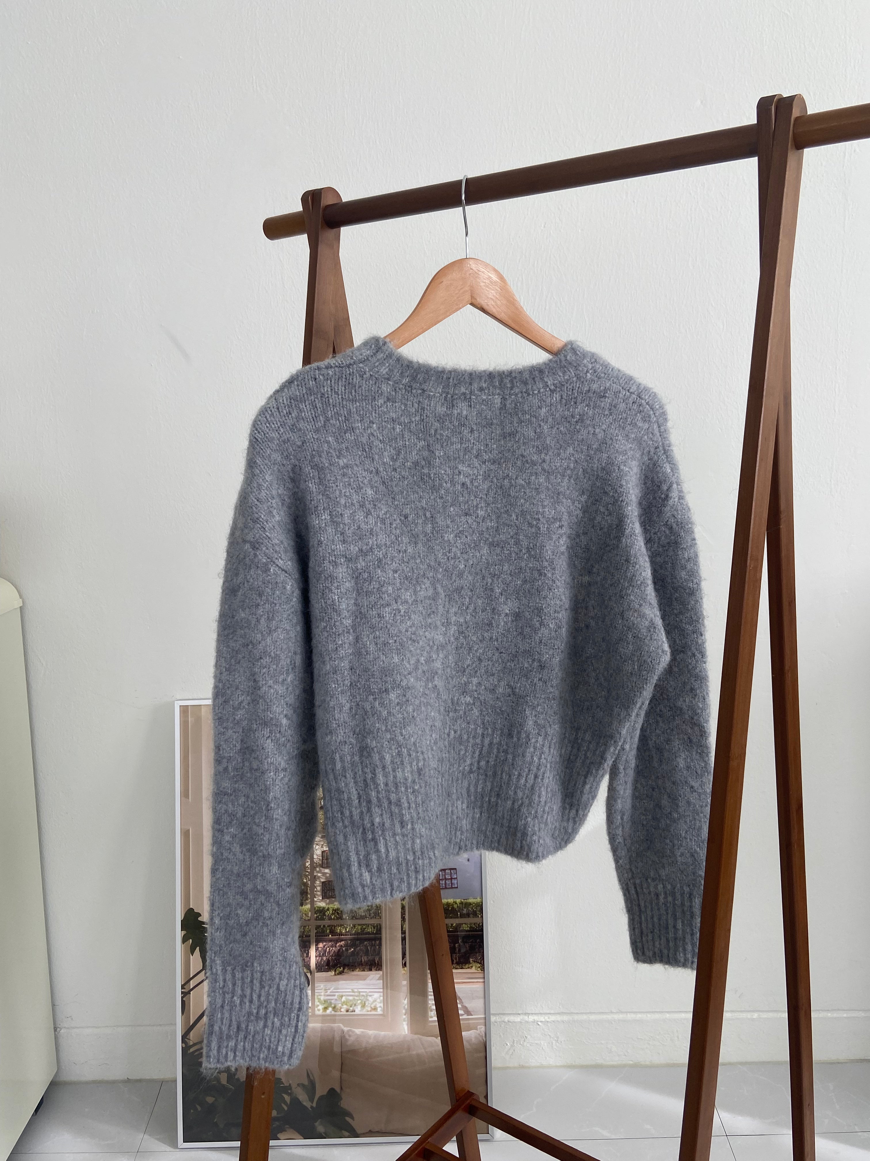 奶霧柔感針織上衣 Creamy Soft Round-Neck Knit Top