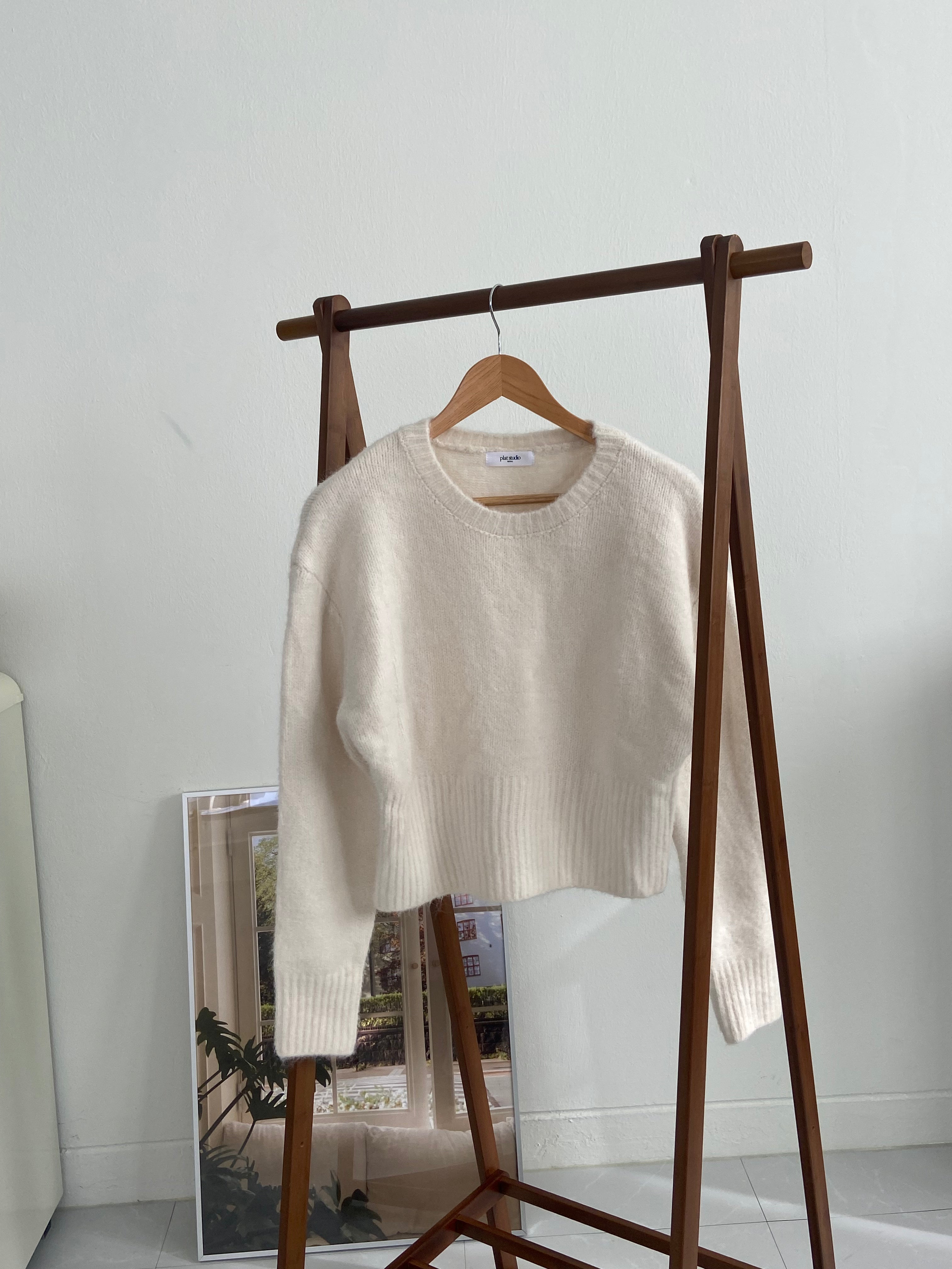 奶霧柔感針織上衣 Creamy Soft Round-Neck Knit Top