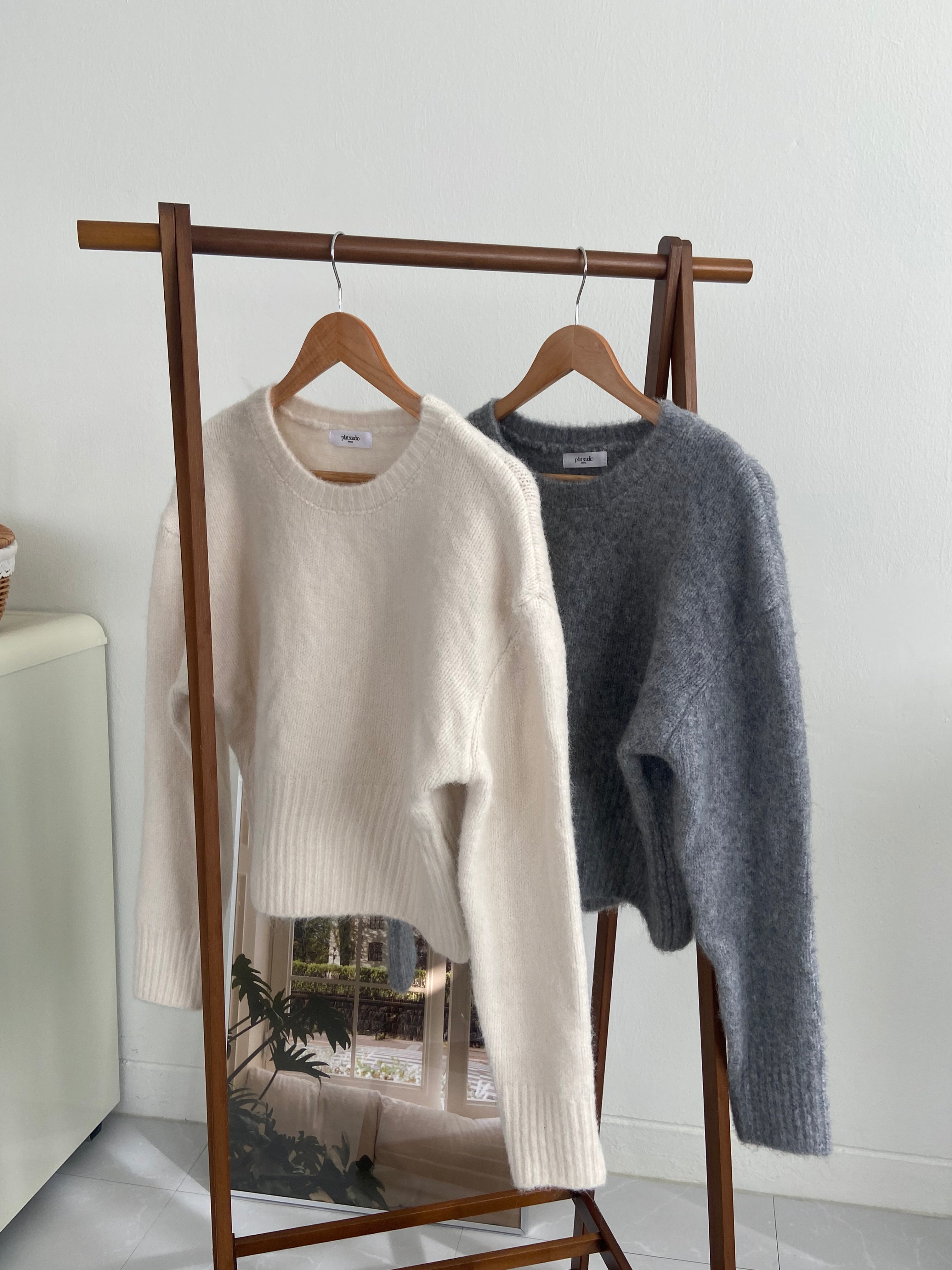 奶霧柔感針織上衣 Creamy Soft Round-Neck Knit Top