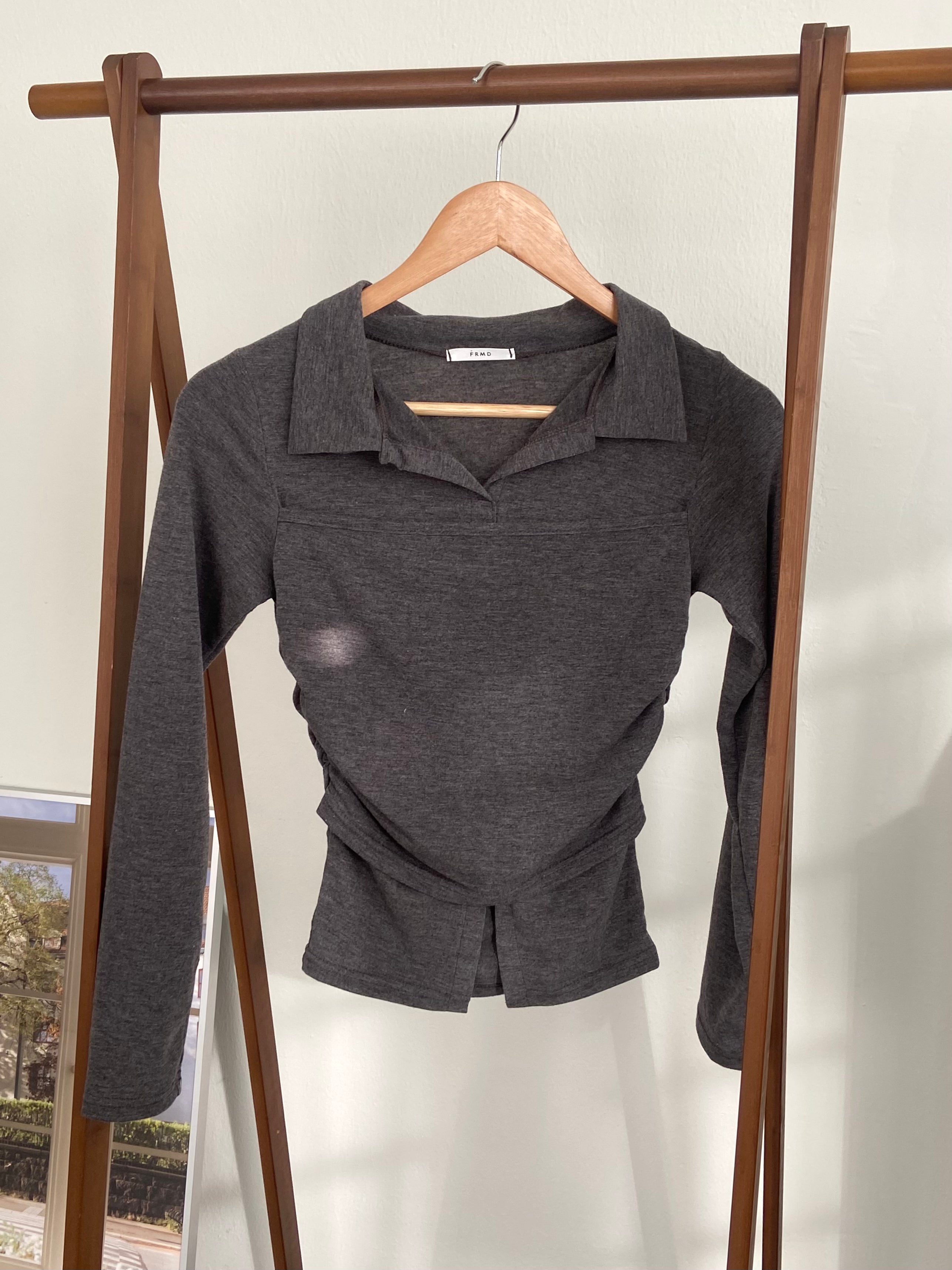 修身翻領長袖上衣 Slim-Fit Collared Long Sleeve Top
