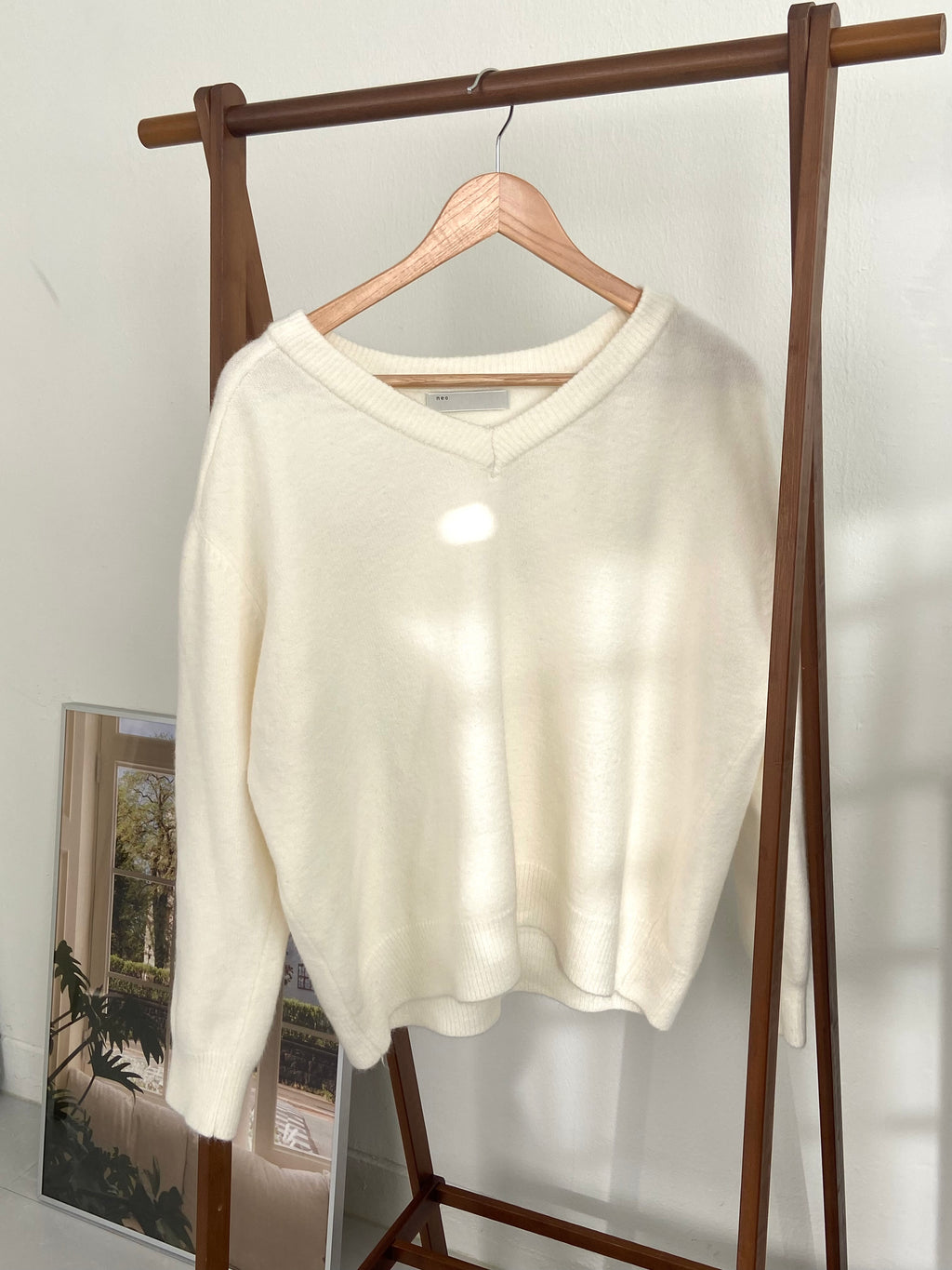 V 領針織上衣 Soft-Touch Essential V-Neck Knit