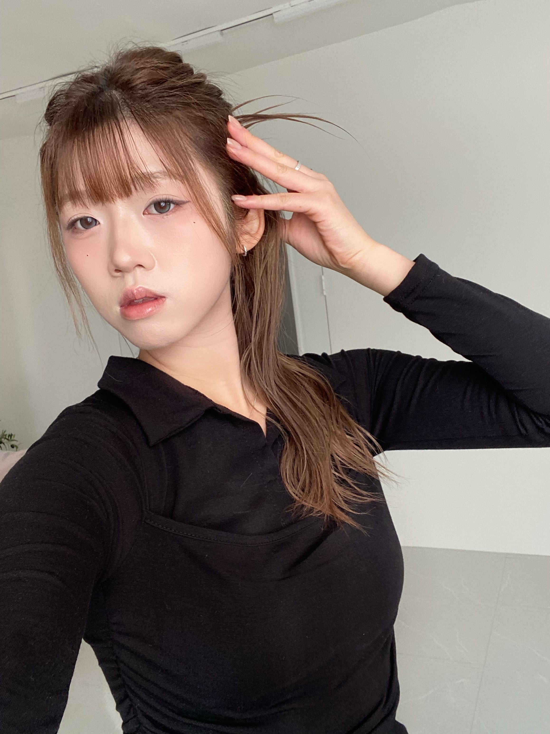 修身翻領長袖上衣 Slim-Fit Collared Long Sleeve Top