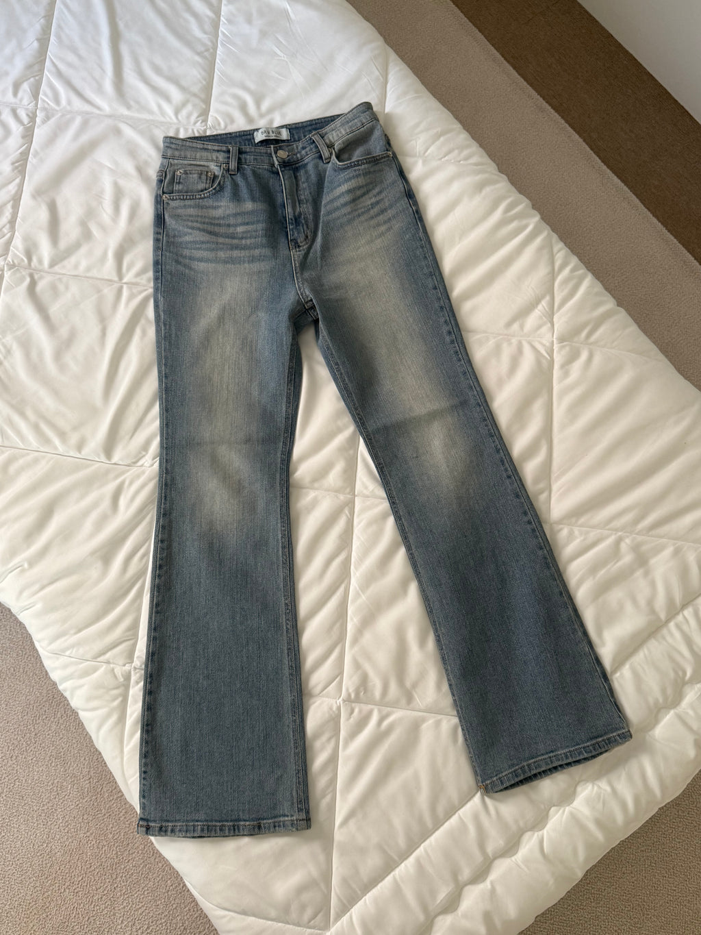 復古中淺藍微喇叭牛仔褲 Vintage Light Blue Mini Flared Jeans