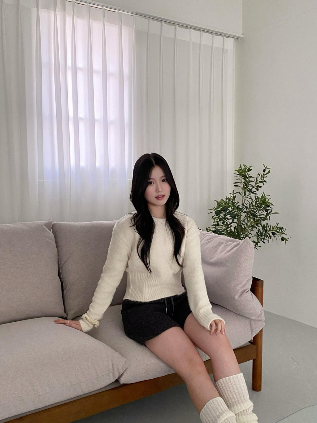 奶霧柔感針織上衣 Creamy Soft Round-Neck Knit Top