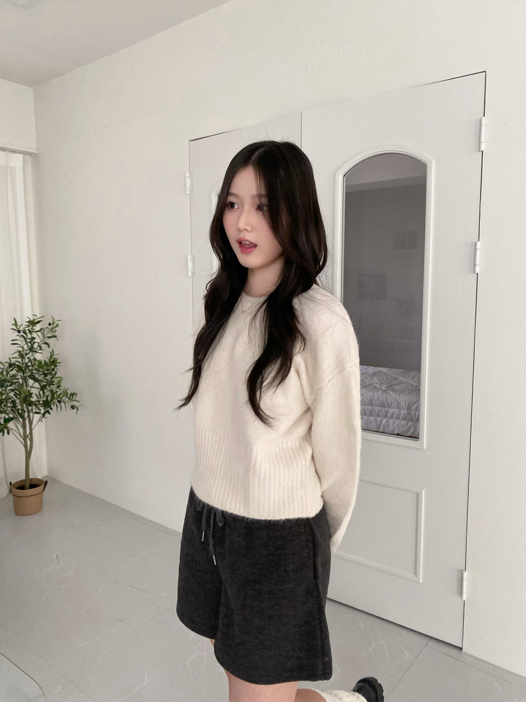 奶霧柔感針織上衣 Creamy Soft Round-Neck Knit Top