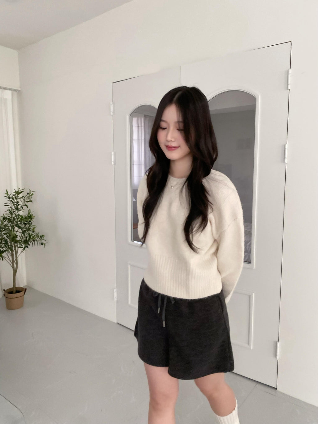 奶霧柔感針織上衣 Creamy Soft Round-Neck Knit Top
