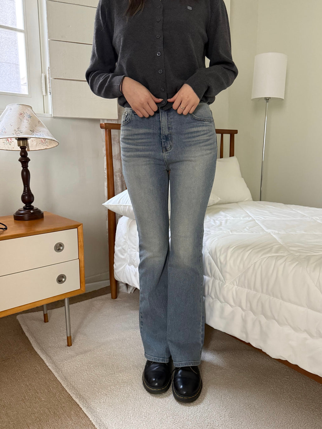 復古中淺藍微喇叭牛仔褲 Vintage Light Blue Mini Flared Jeans