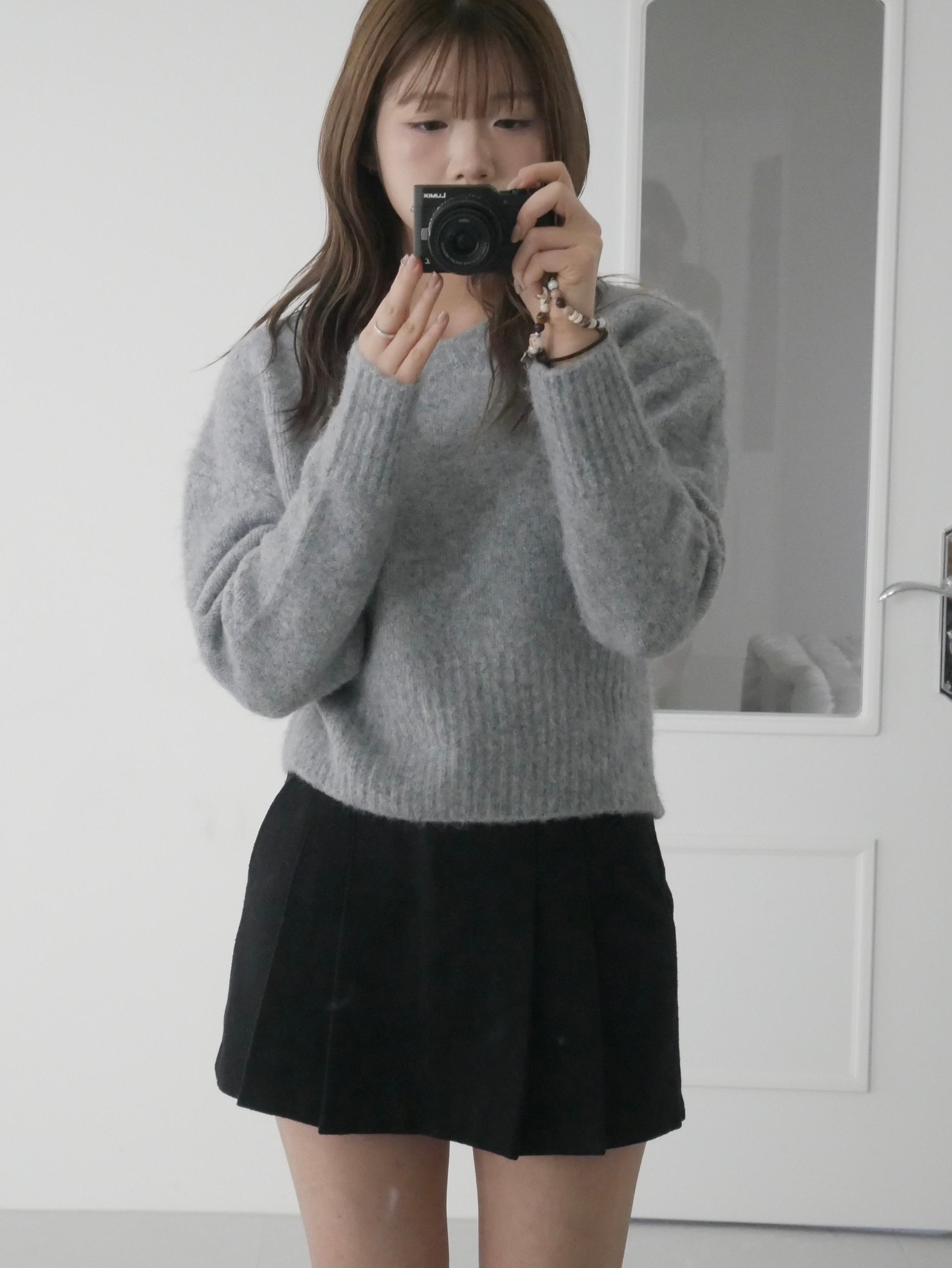 奶霧柔感針織上衣 Creamy Soft Round-Neck Knit Top